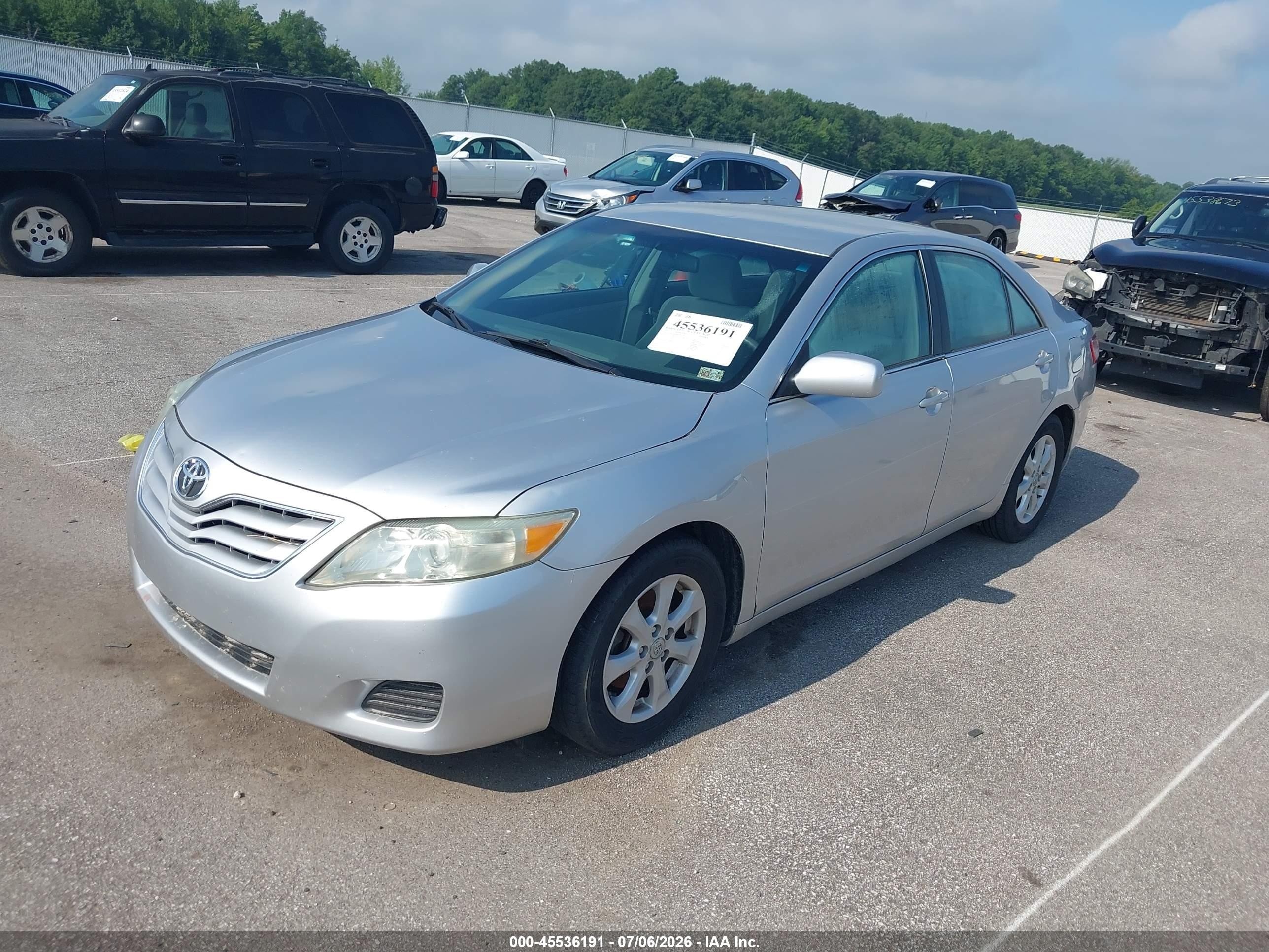 2011 Toyota Camry Le Серебряный vin: 4T4BF3EK9BR108178