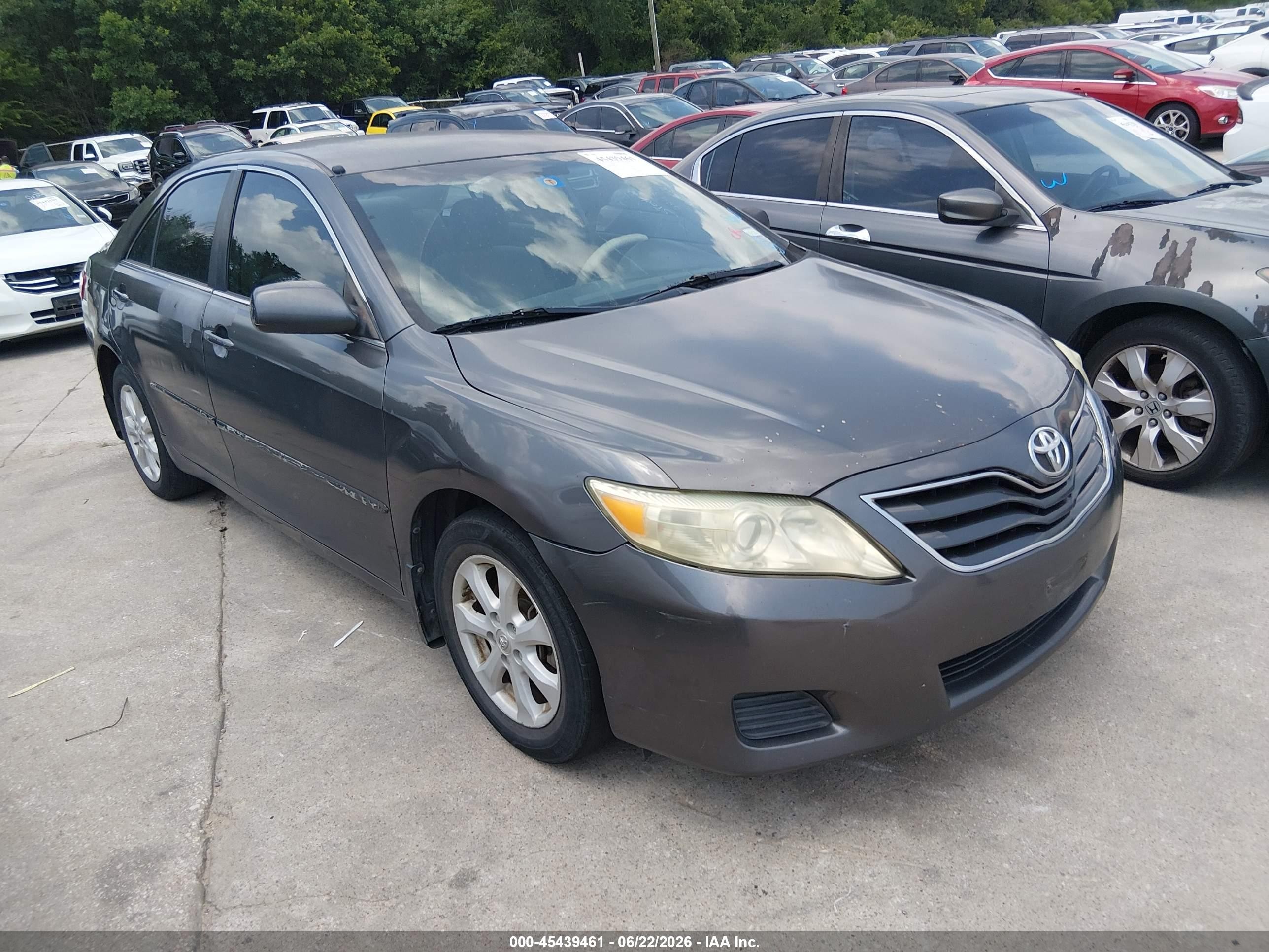 2011 Toyota Camry Le Gray vin: 4T4BF3EK9BR119021