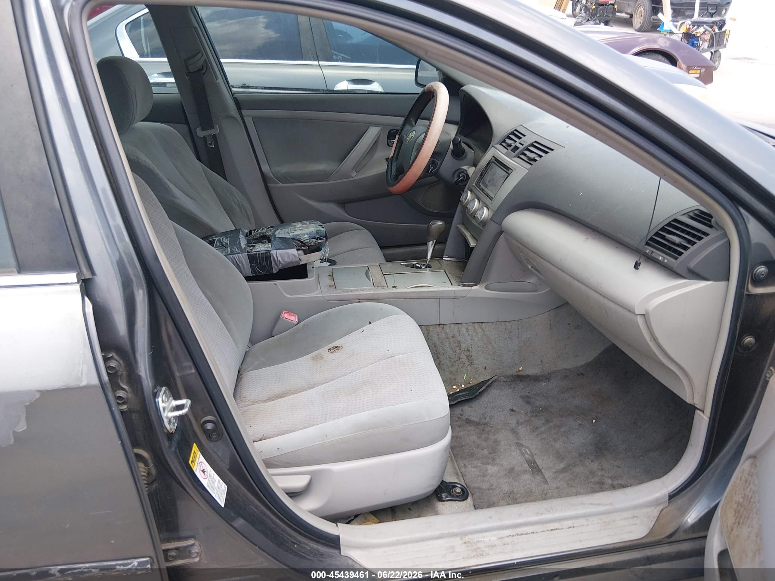 2011 Toyota Camry Le Gray vin: 4T4BF3EK9BR119021