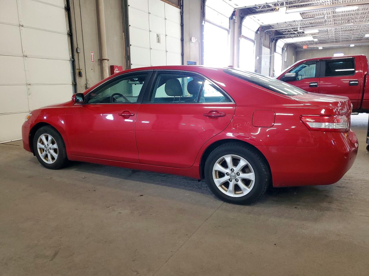 2011 Toyota Camry Le Red vin: 4T4BF3EK9BR132898