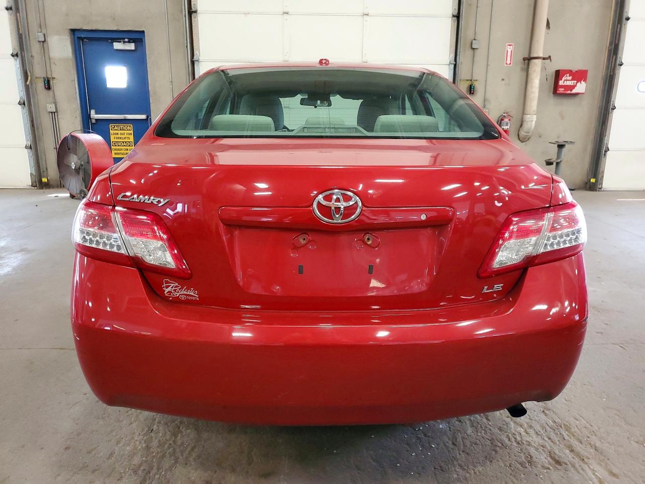 2011 Toyota Camry Le Red vin: 4T4BF3EK9BR132898