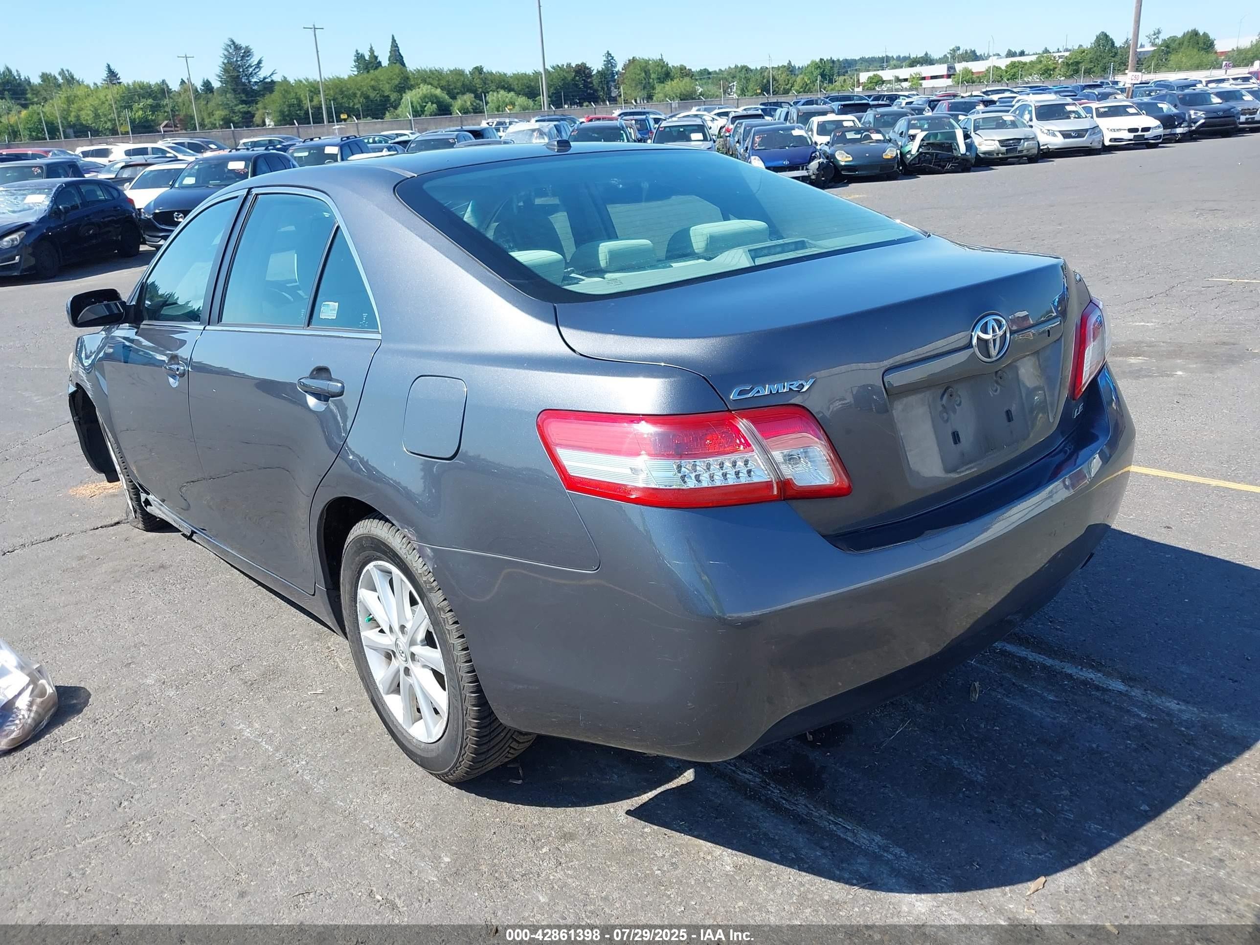 2011 Toyota Camry Le Gray vin: 4T4BF3EK9BR136160