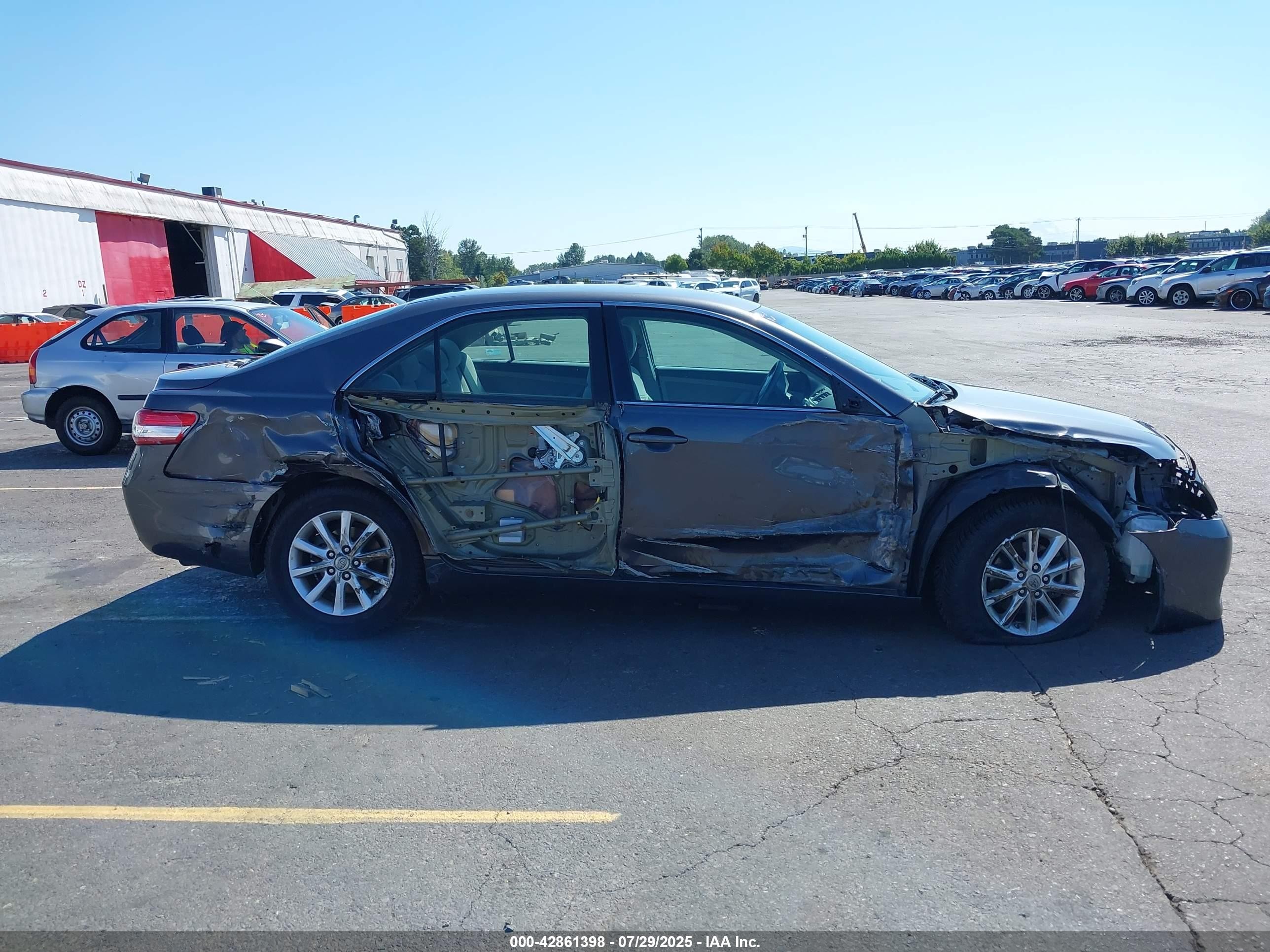2011 Toyota Camry Le Gray vin: 4T4BF3EK9BR136160
