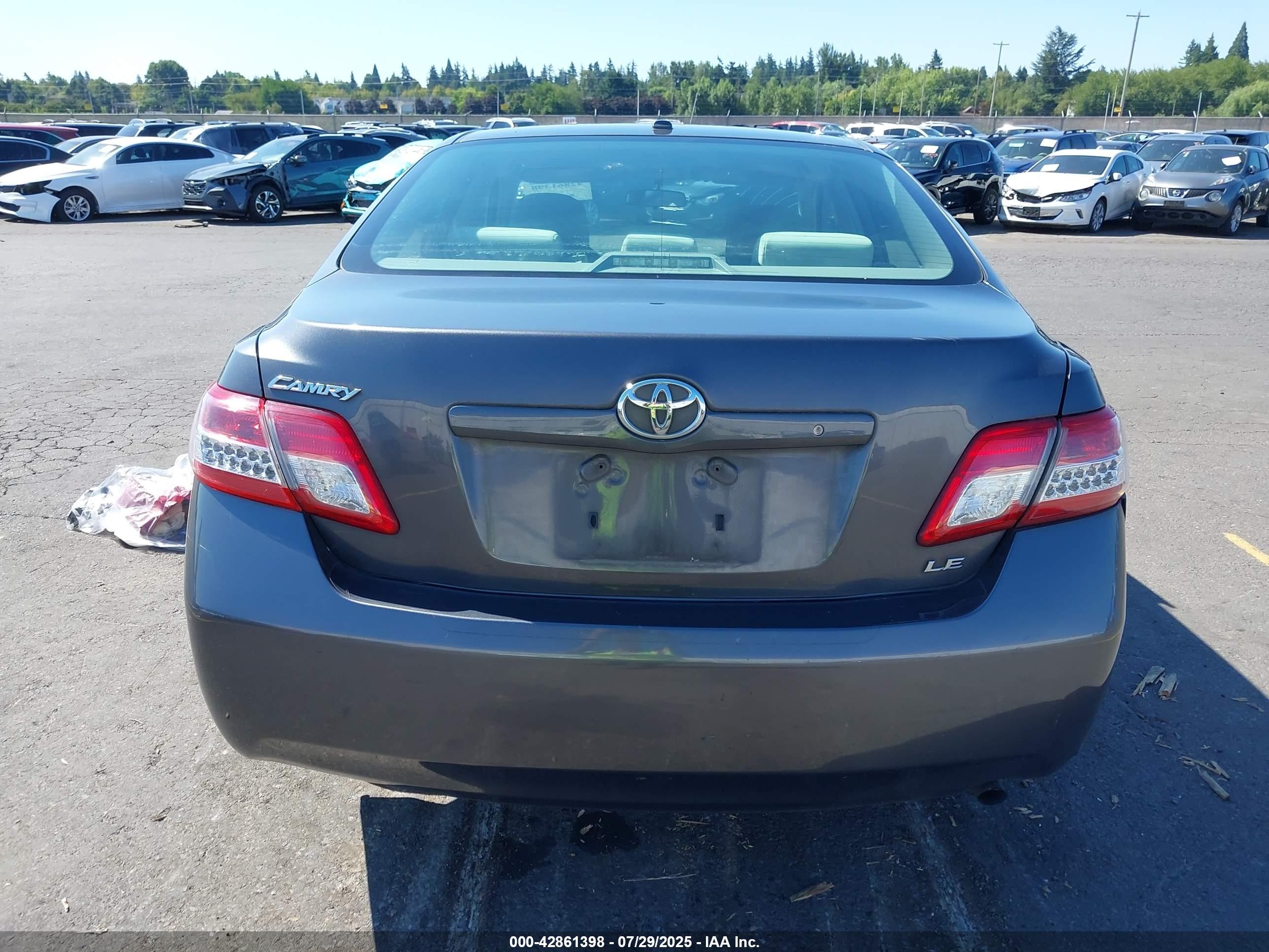 2011 Toyota Camry Le Gray vin: 4T4BF3EK9BR136160