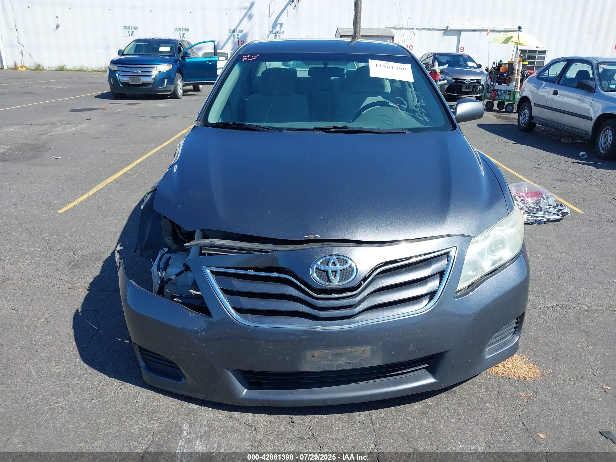 2011 Toyota Camry Le Gray vin: 4T4BF3EK9BR136160