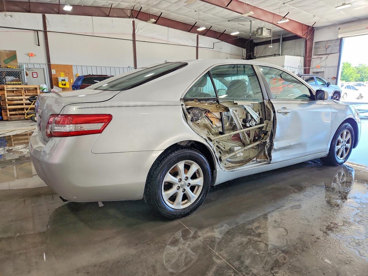 2011 Toyota Camry Le Silver vin: 4T4BF3EK9BR138488