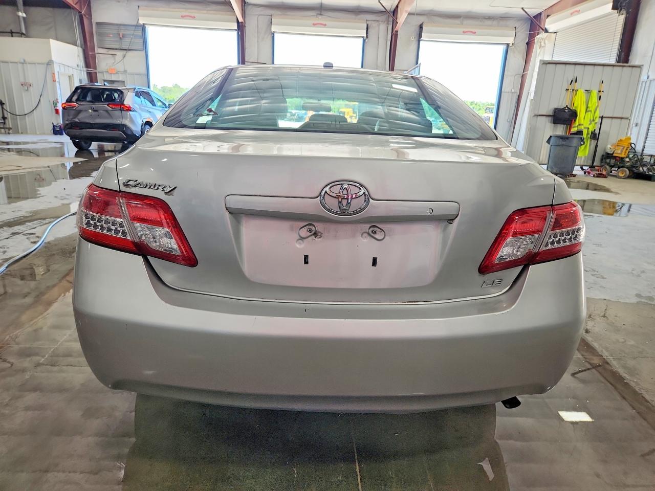 2011 Toyota Camry Le Silver vin: 4T4BF3EK9BR138488