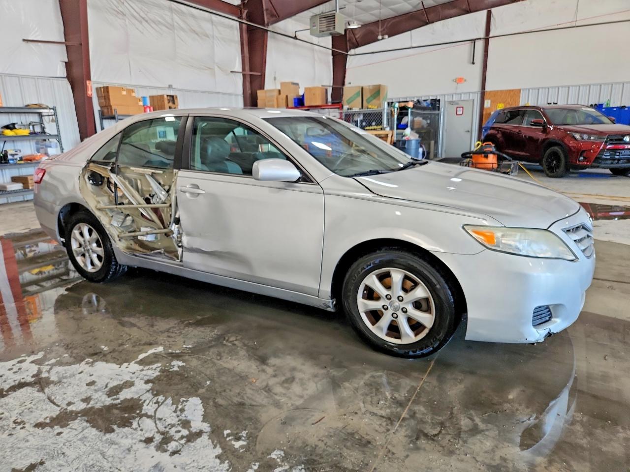 2011 Toyota Camry Le Silver vin: 4T4BF3EK9BR138488