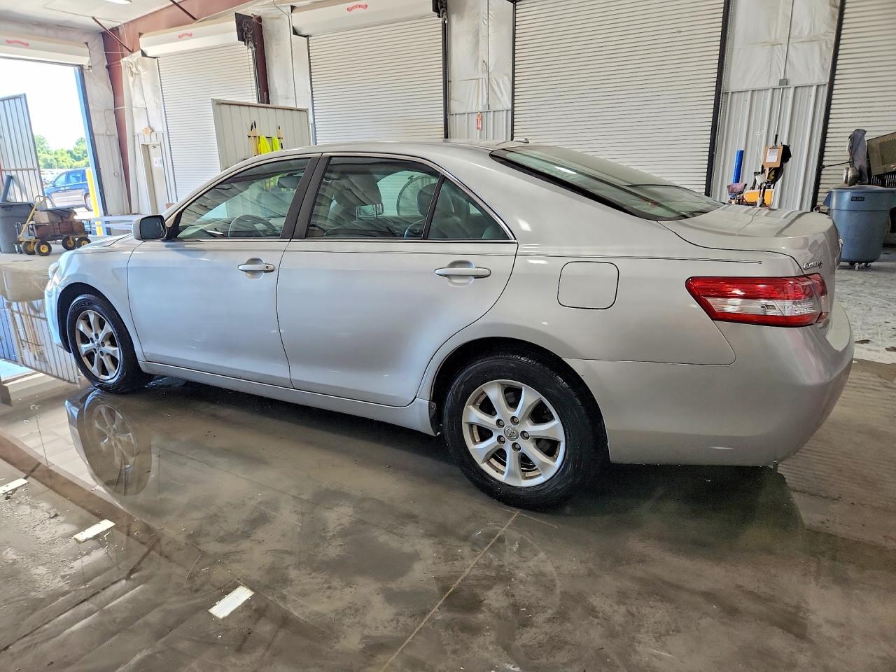 2011 Toyota Camry Le Silver vin: 4T4BF3EK9BR138488