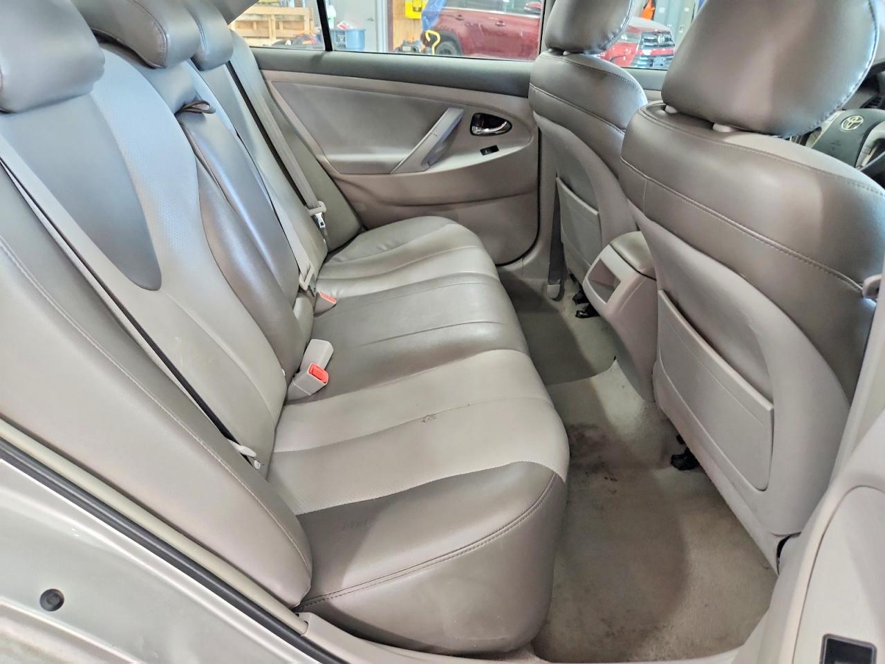 2011 Toyota Camry Le Silver vin: 4T4BF3EK9BR138488