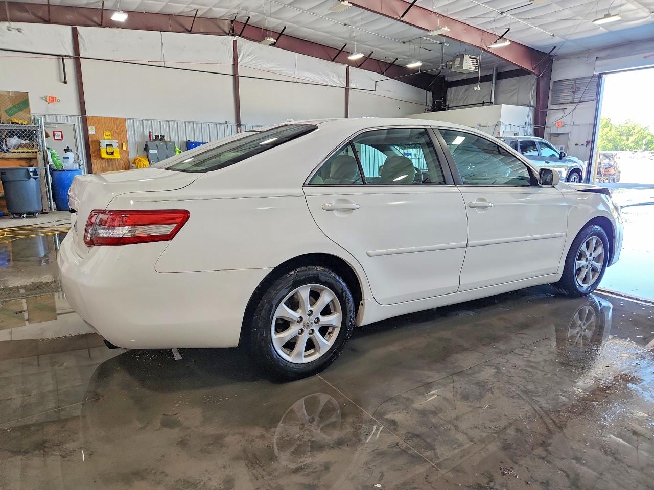 2011 Toyota Camry Le White vin: 4T4BF3EK9BR139978