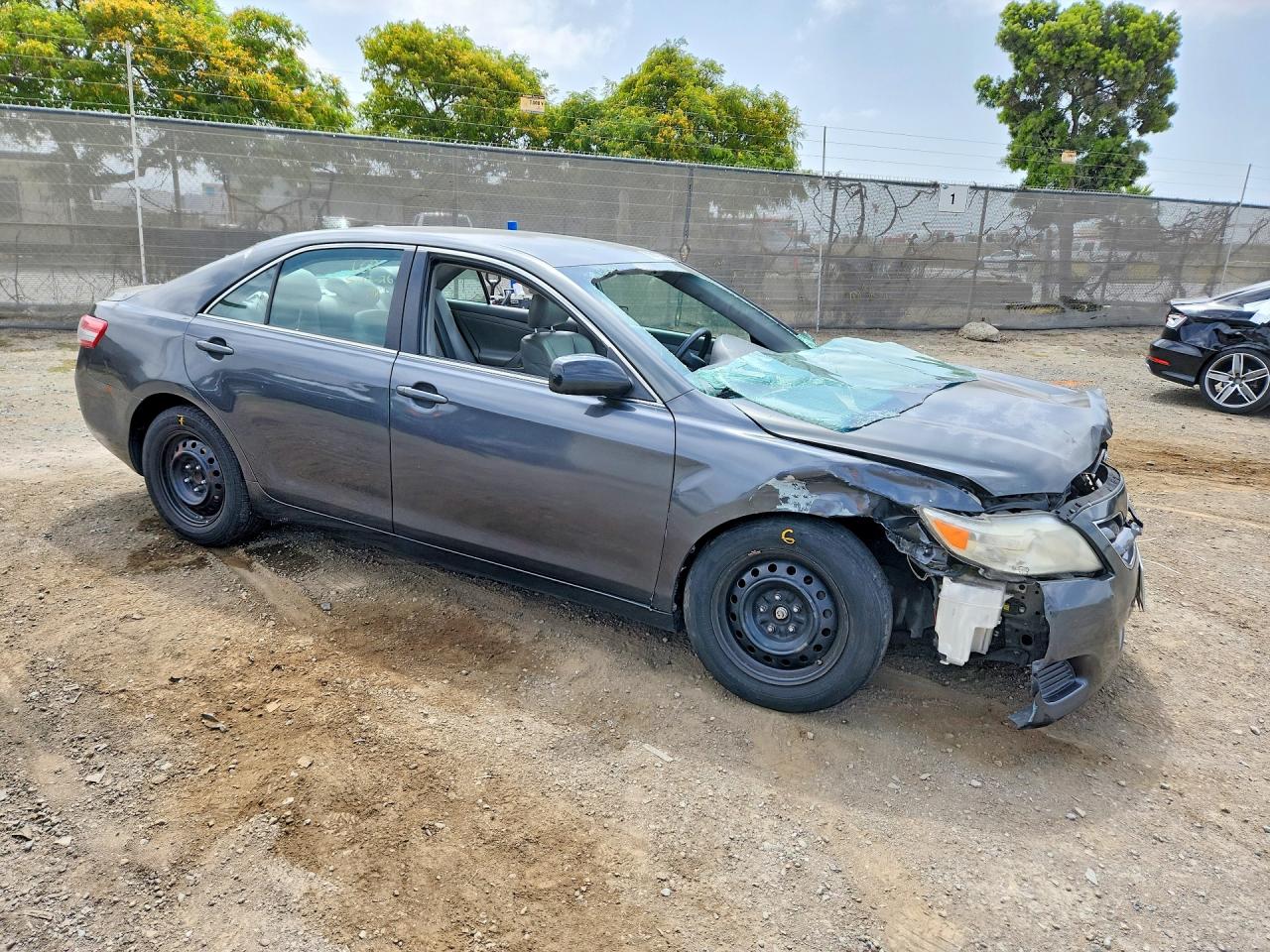 2011 Toyota Camry Le Charcoal vin: 4T4BF3EK9BR143660