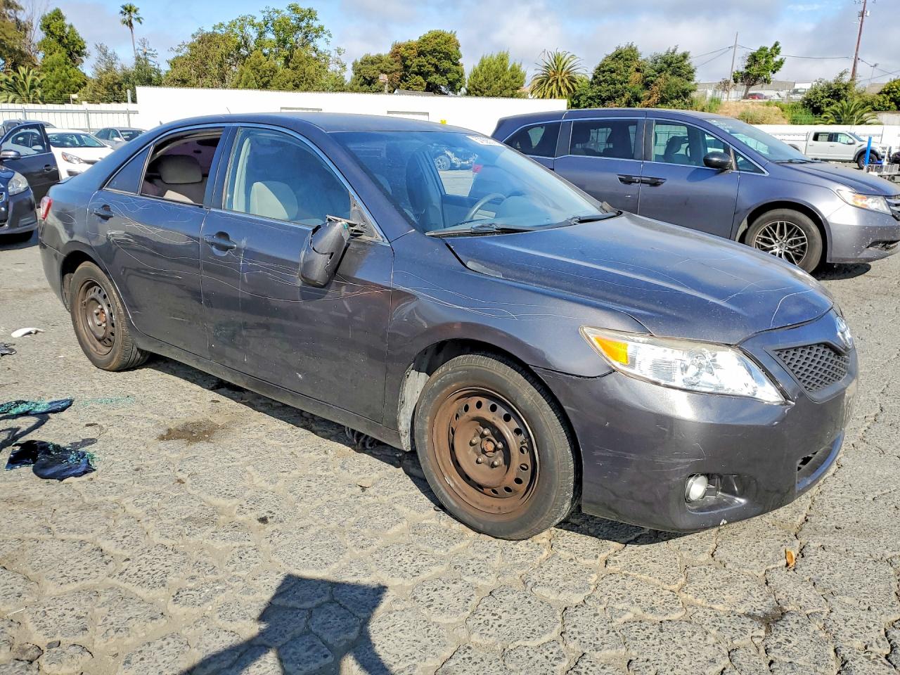 2011 Toyota Camry Le Gray vin: 4T4BF3EK9BR198352