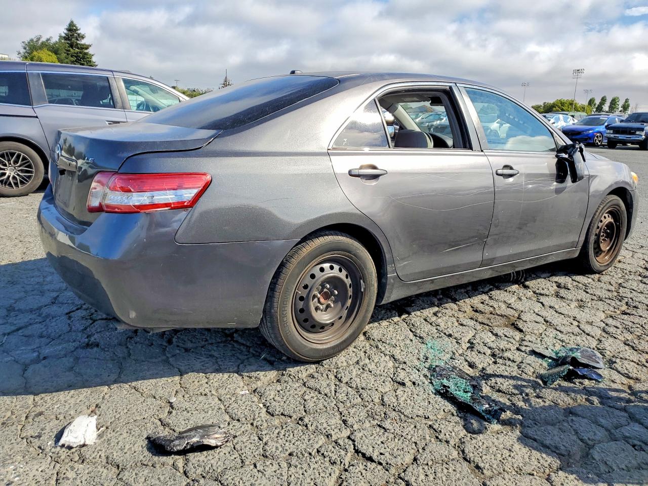 2011 Toyota Camry Le Gray vin: 4T4BF3EK9BR198352