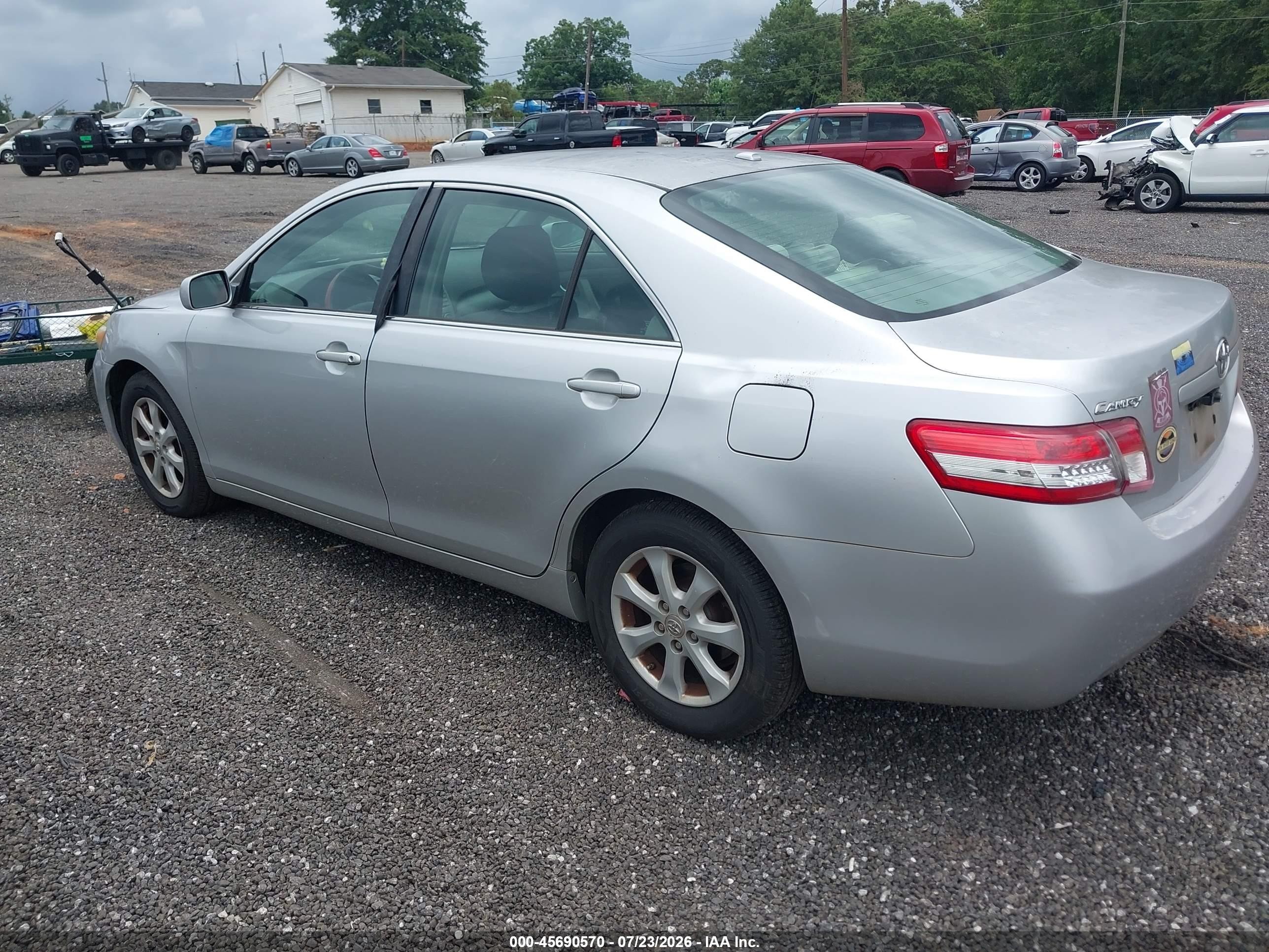 2011 Toyota Camry Le Silver vin: 4T4BF3EK9BR213948