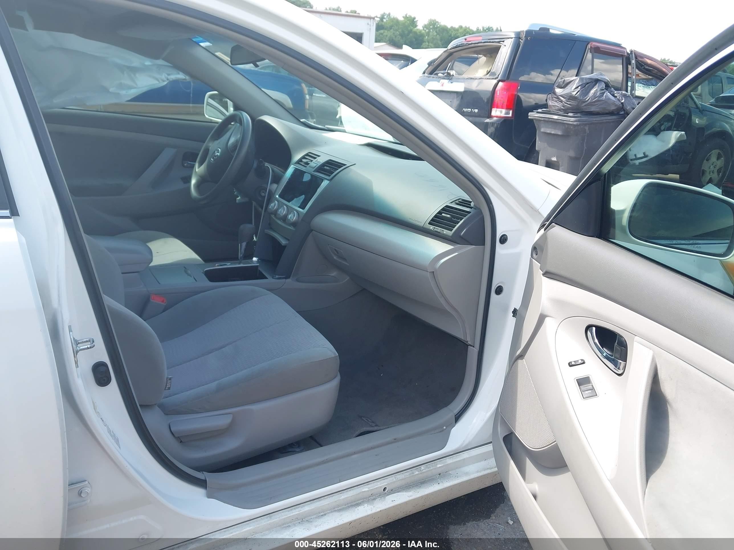 2011 Toyota Camry Le Белый vin: 4T4BF3EK9BR216610