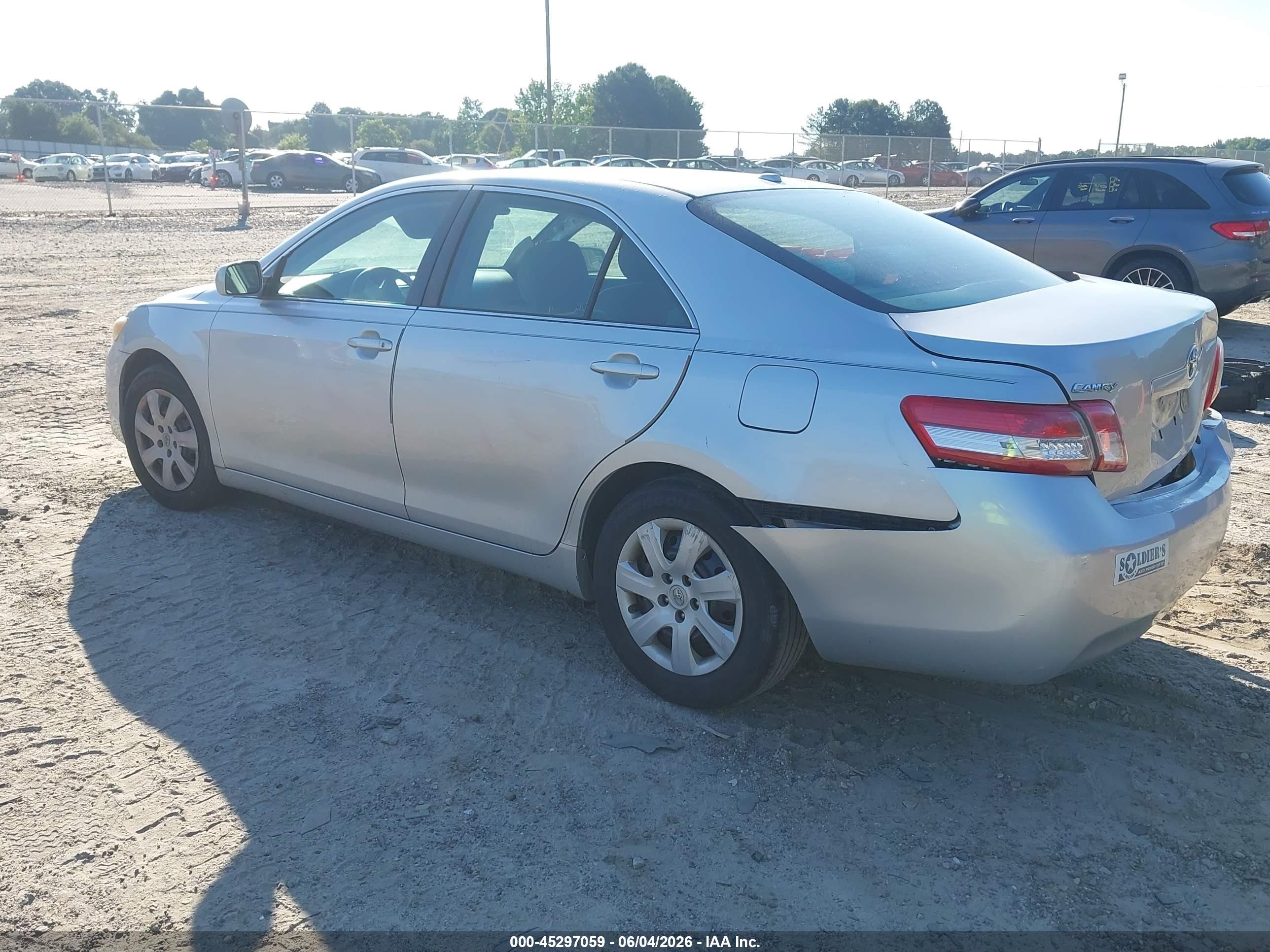 2010 Toyota Camry Le Silver vin: 4T4BF3EKXAR002577