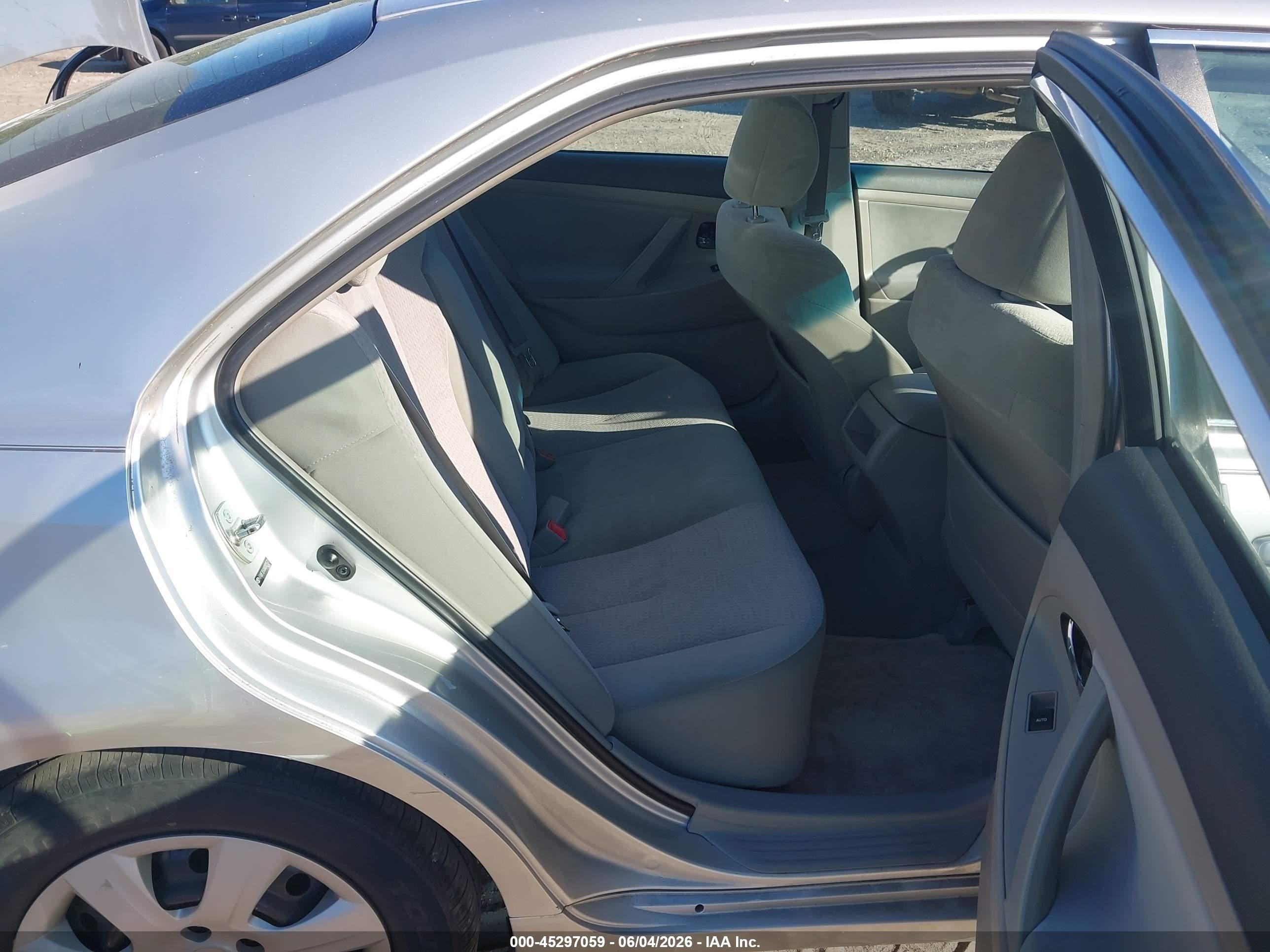 2010 Toyota Camry Le Silver vin: 4T4BF3EKXAR002577