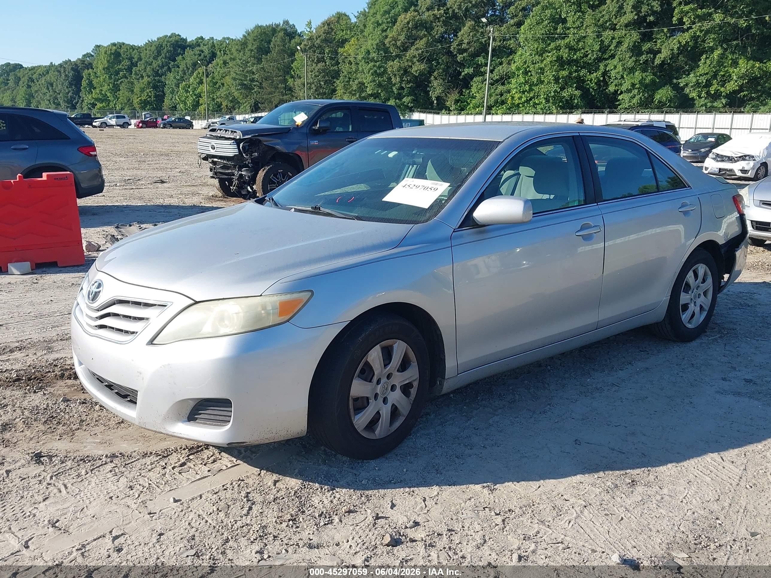 2010 Toyota Camry Le Silver vin: 4T4BF3EKXAR002577