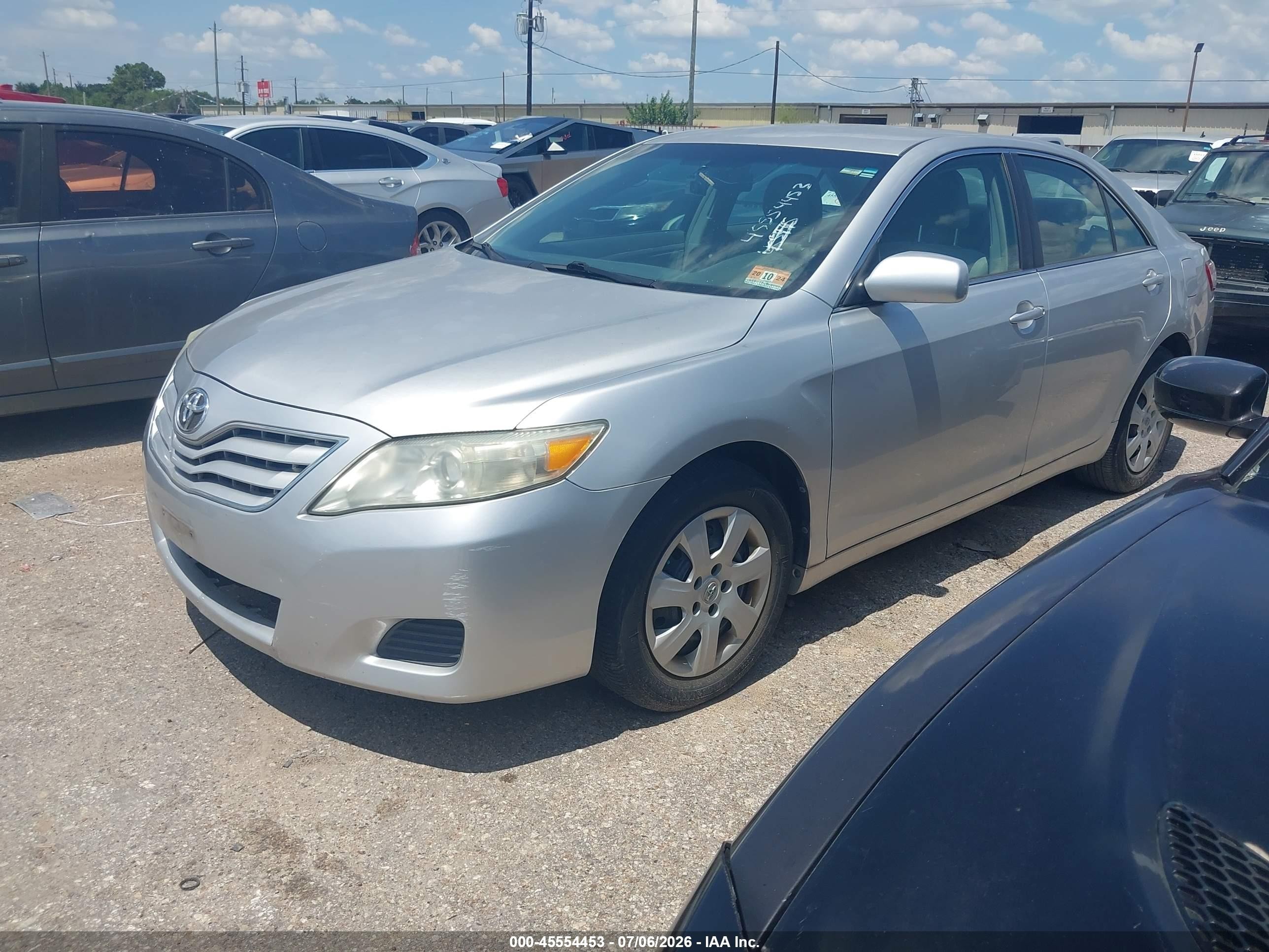 2010 Toyota Camry Le Silver vin: 4T4BF3EKXAR003941