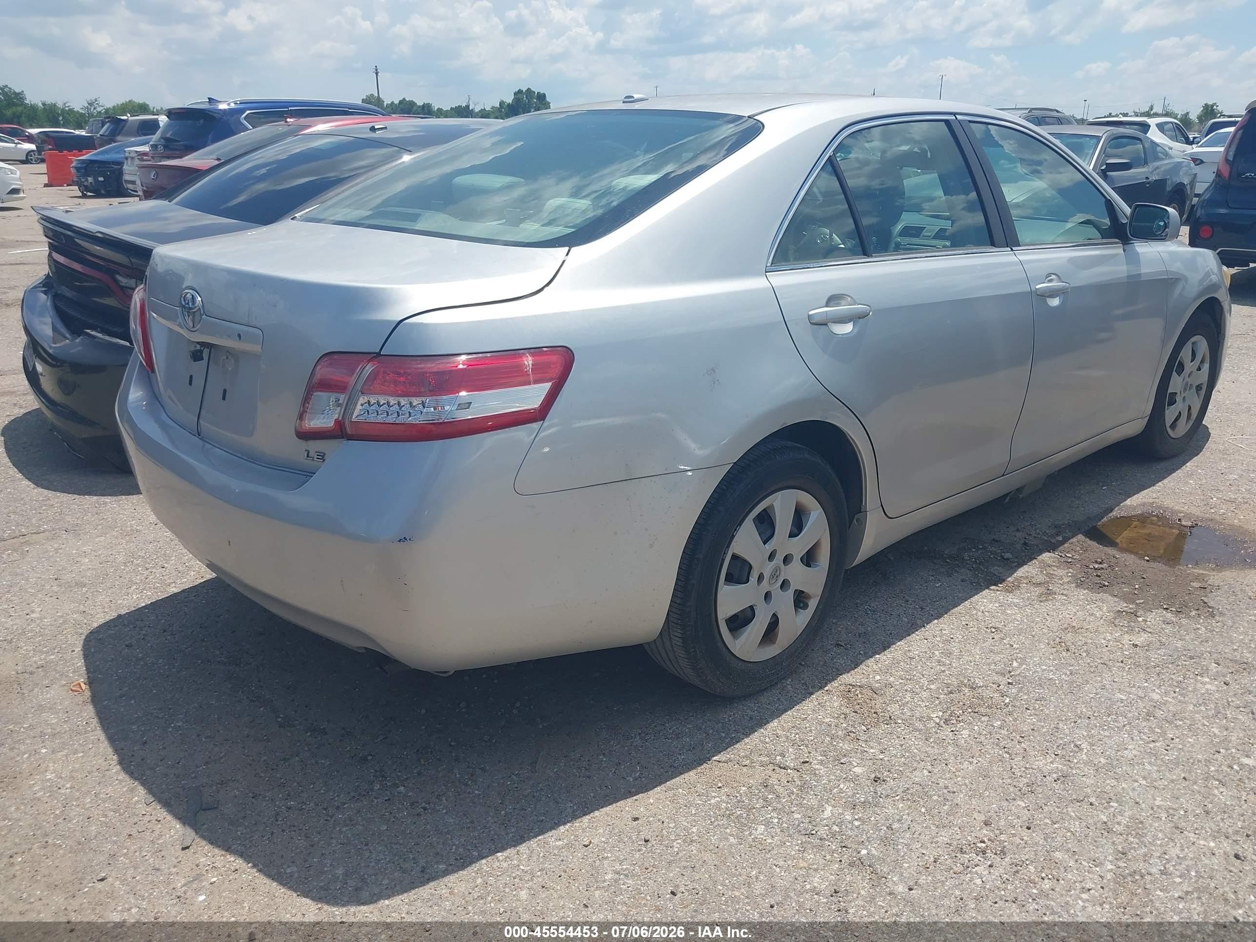 2010 Toyota Camry Le Silver vin: 4T4BF3EKXAR003941