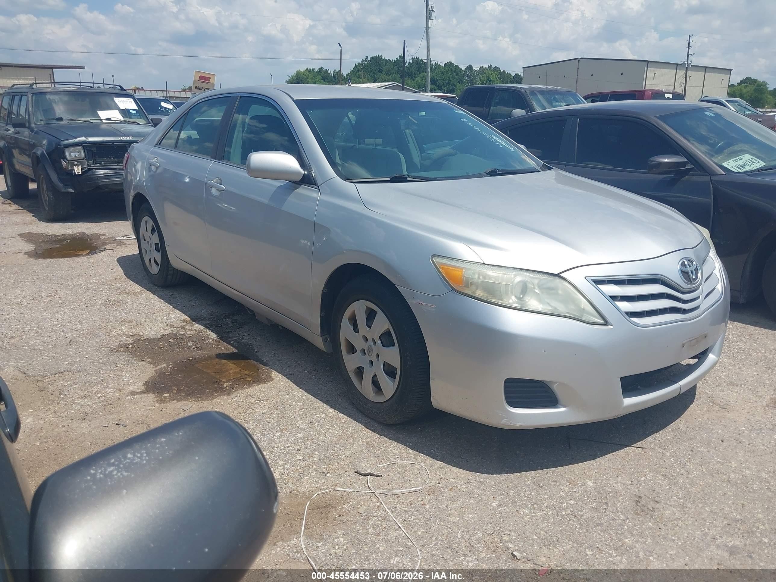 2010 Toyota Camry Le Серебряный vin: 4T4BF3EKXAR003941