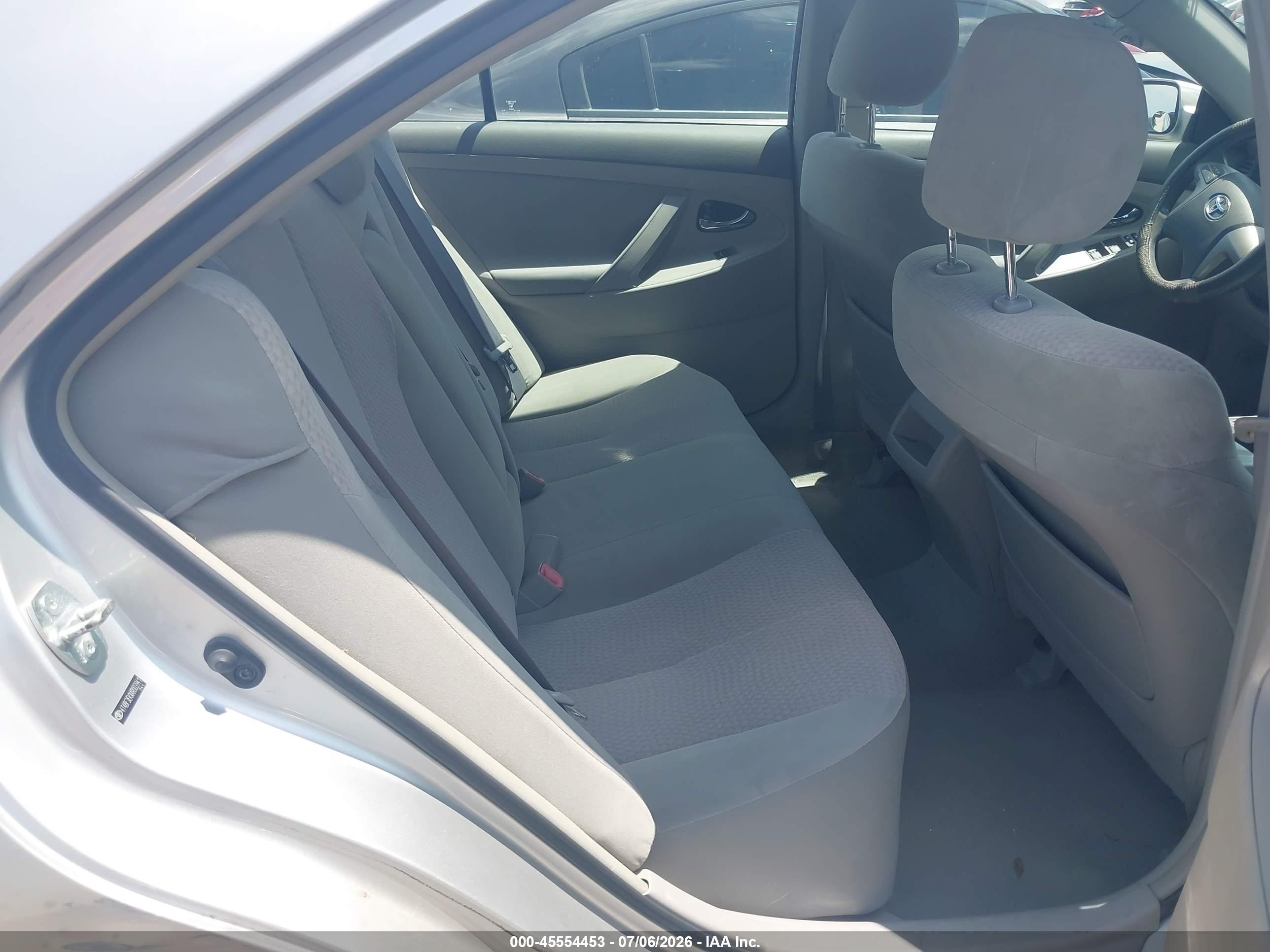 2010 Toyota Camry Le Silver vin: 4T4BF3EKXAR003941