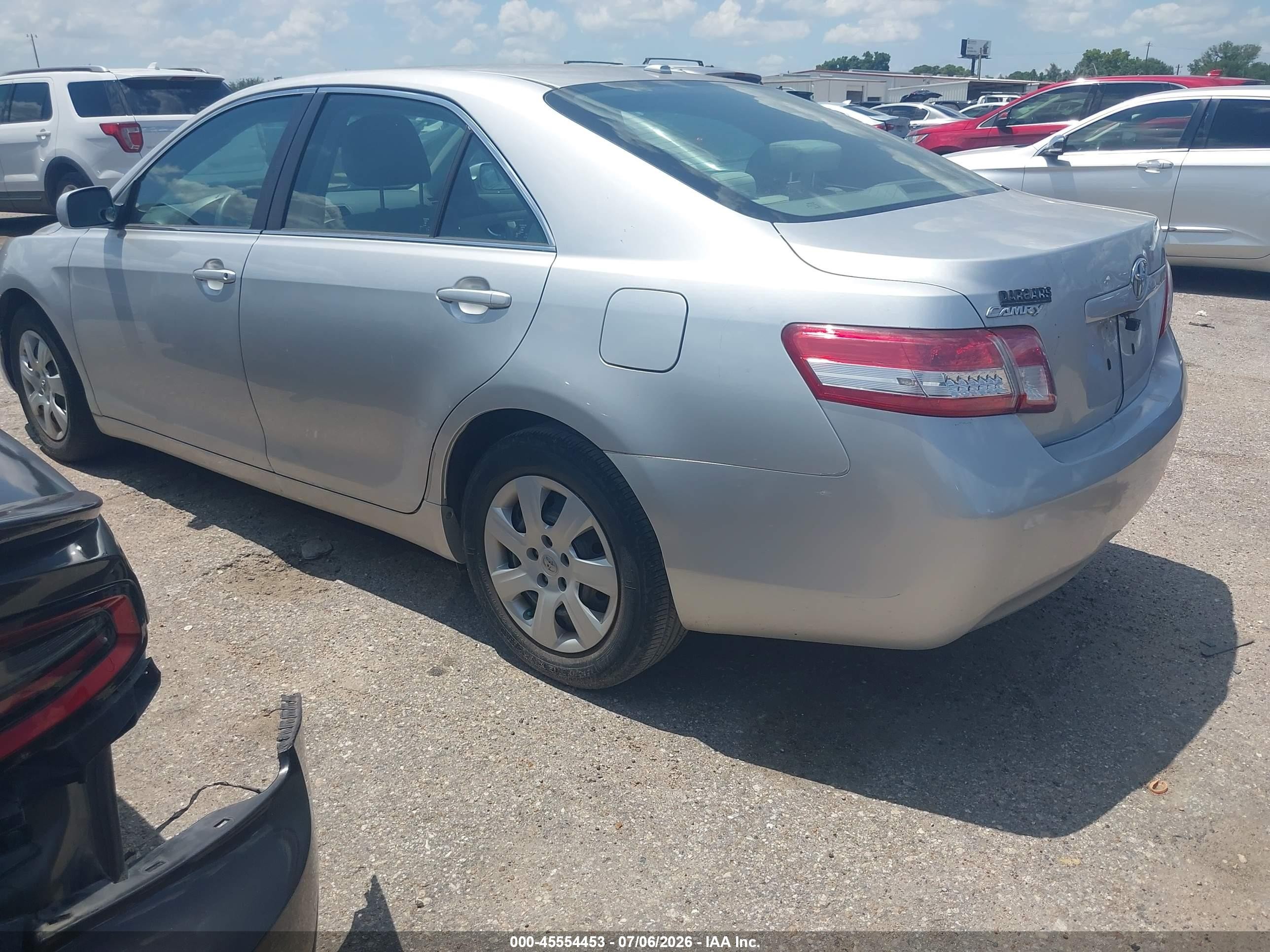 2010 Toyota Camry Le Silver vin: 4T4BF3EKXAR003941