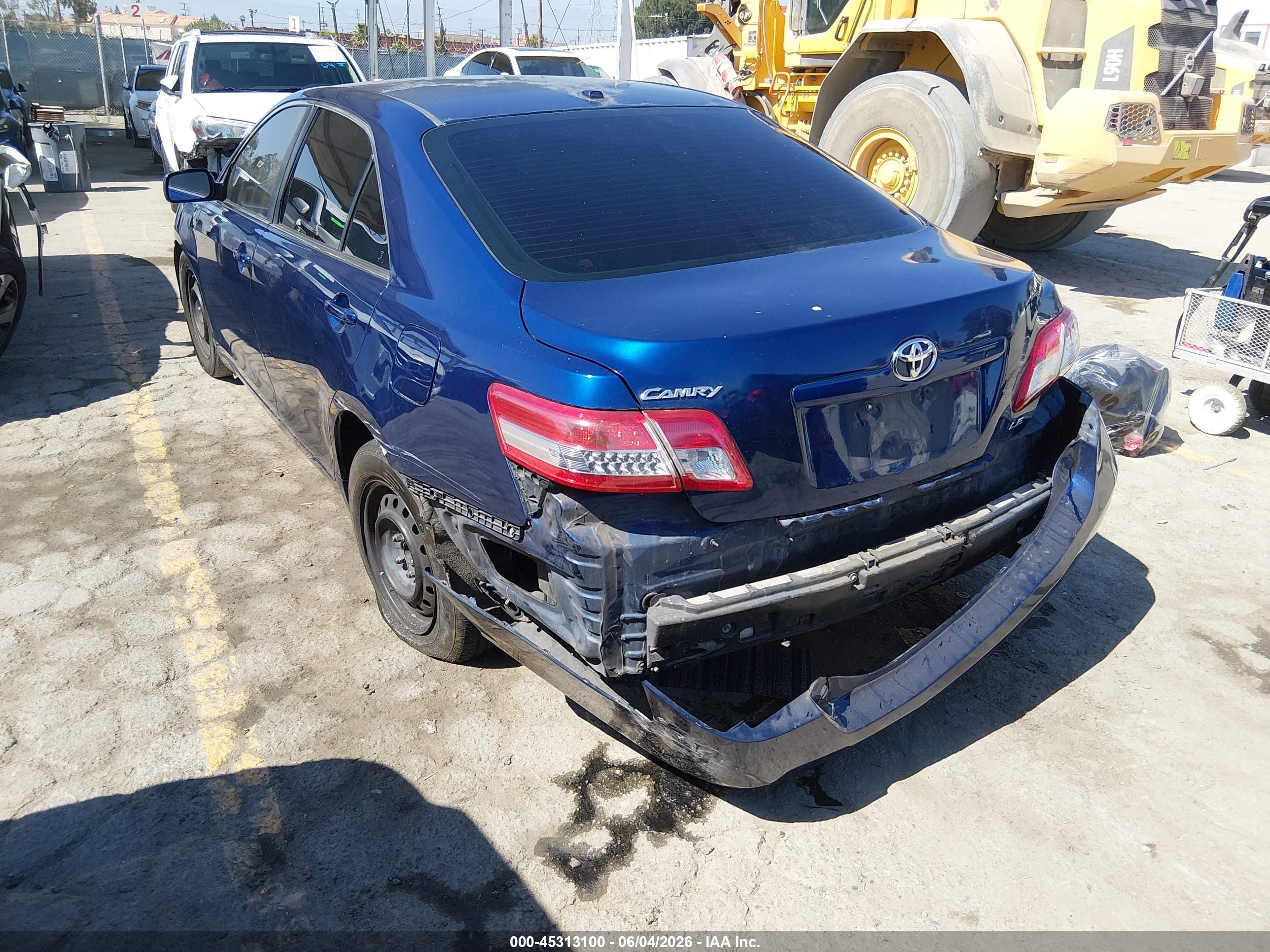 2010 Toyota Camry Le Blue vin: 4T4BF3EKXAR004166