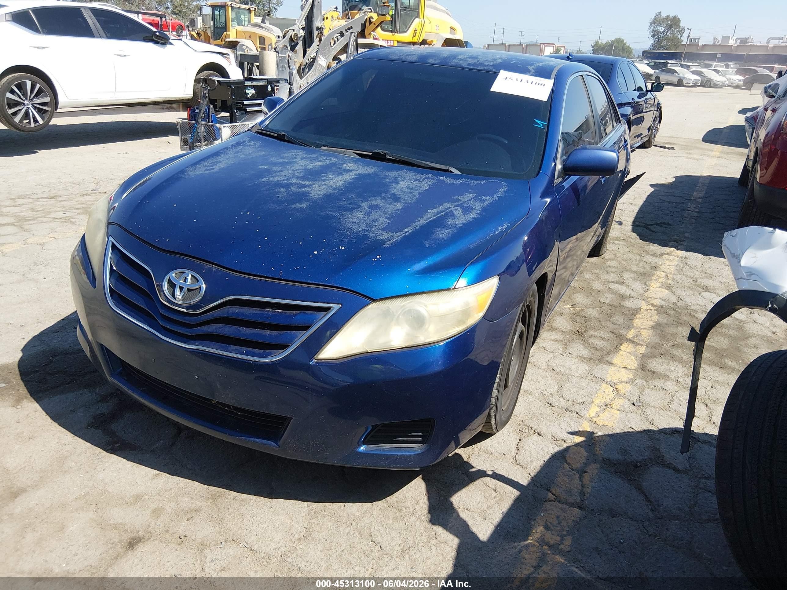 2010 Toyota Camry Le Blue vin: 4T4BF3EKXAR004166