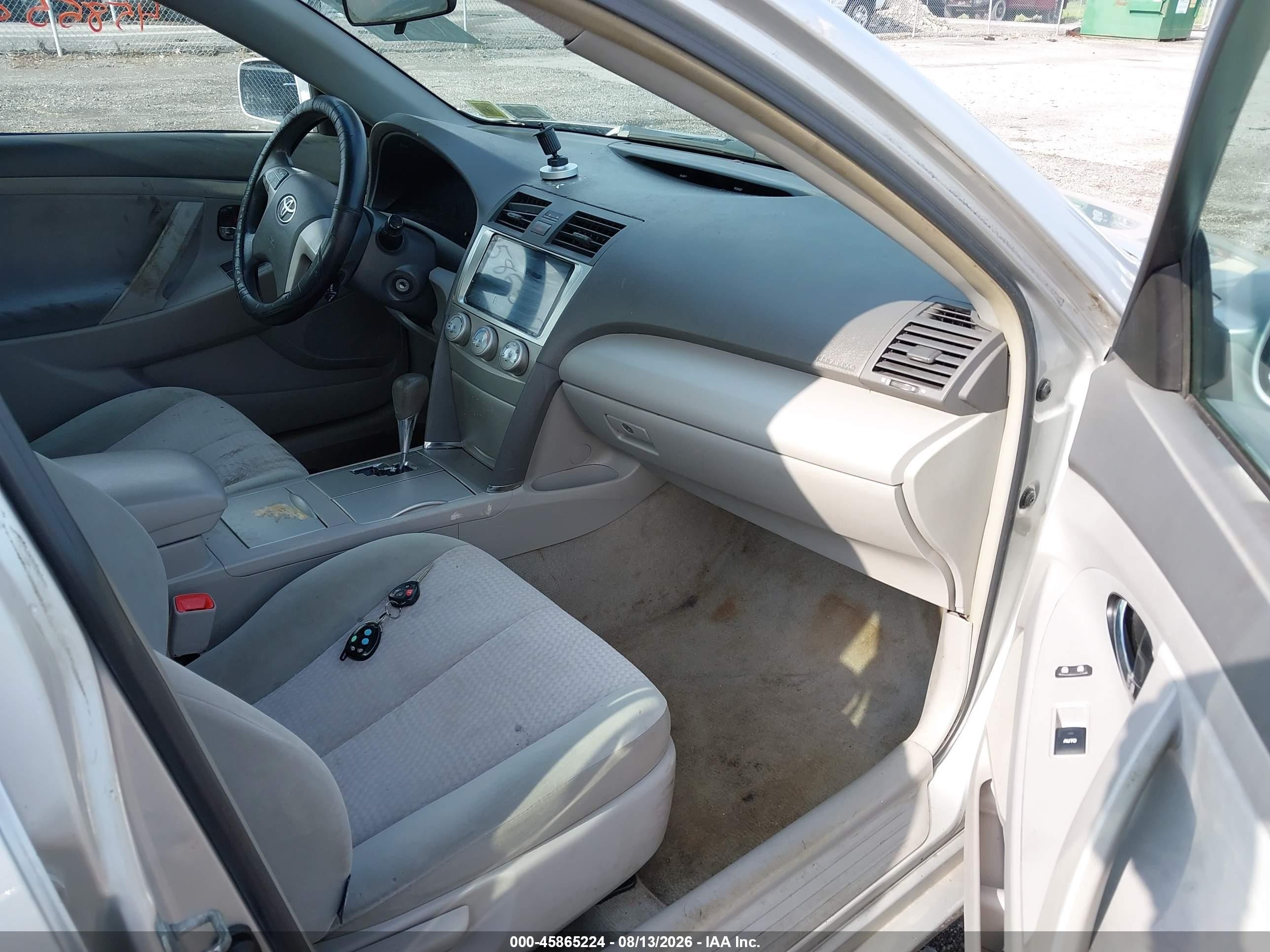 2010 Toyota Camry Le Silver vin: 4T4BF3EKXAR018469
