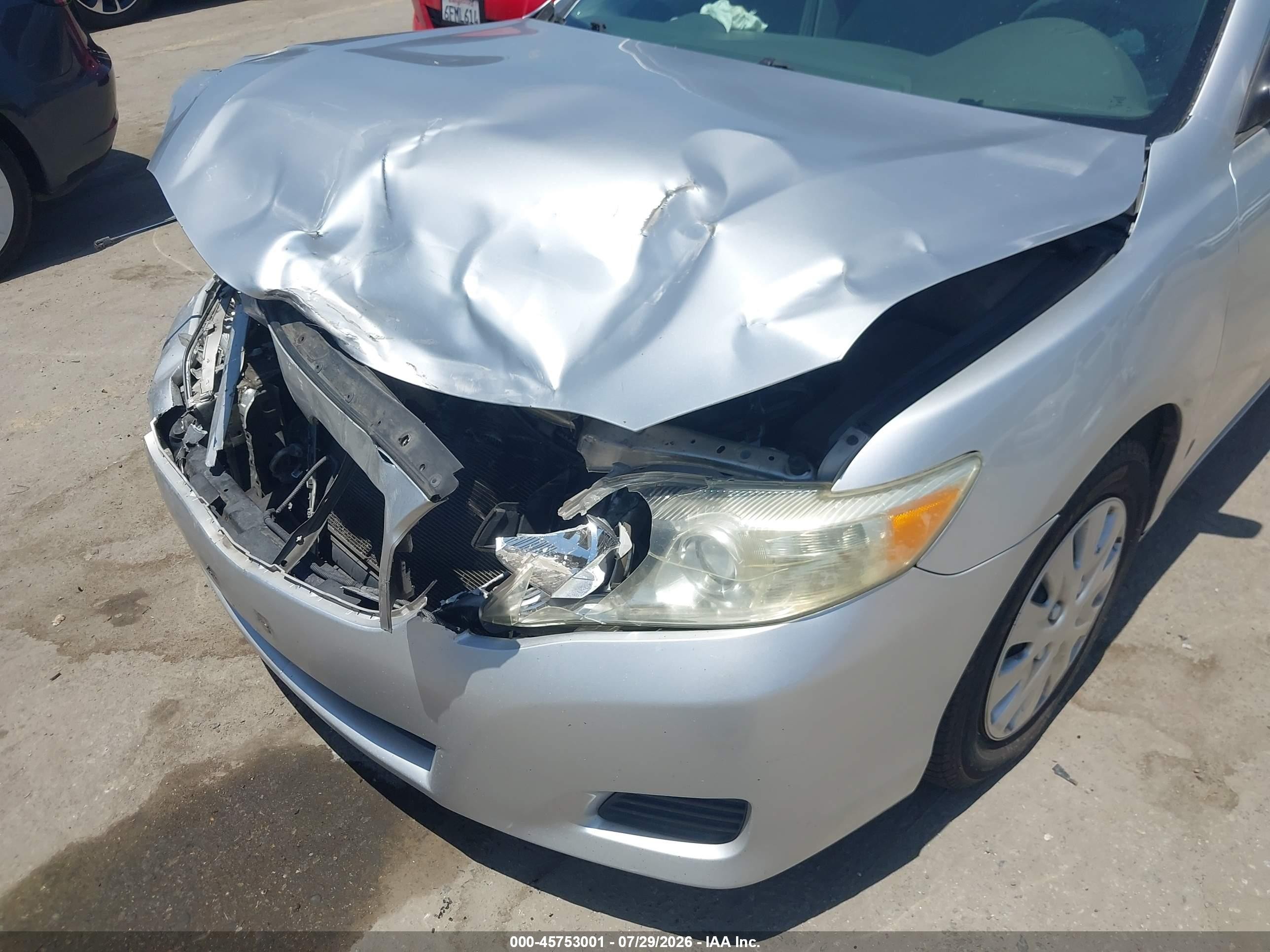 2010 Toyota Camry Le Silver vin: 4T4BF3EKXAR024031