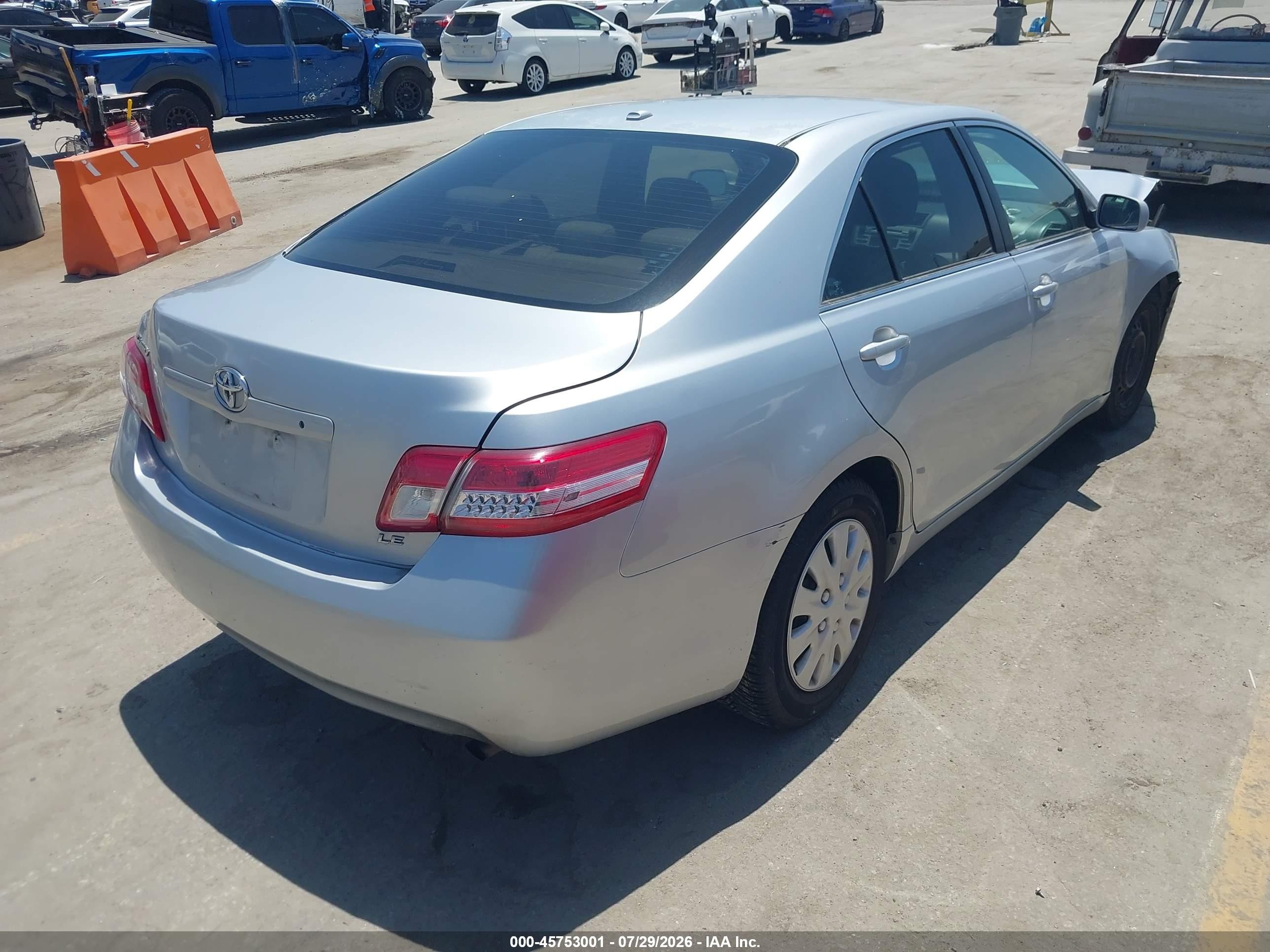 2010 Toyota Camry Le Silver vin: 4T4BF3EKXAR024031
