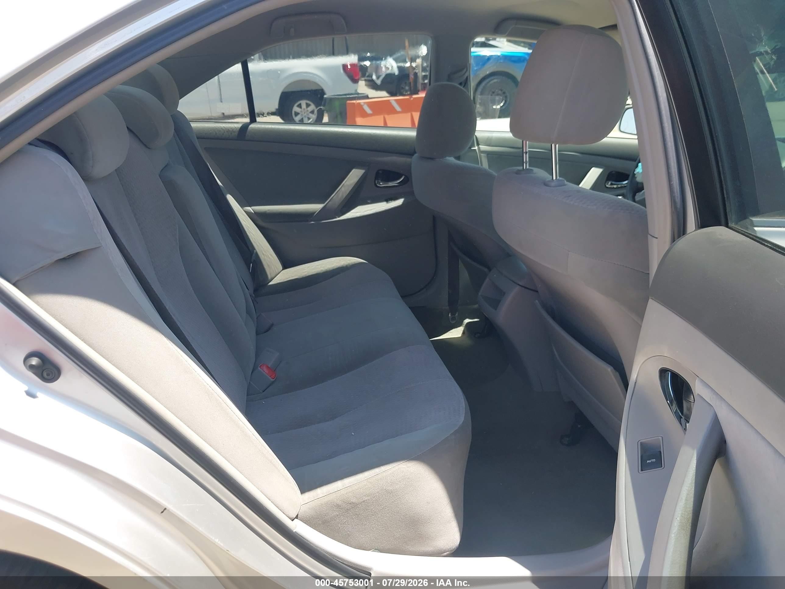 2010 Toyota Camry Le Silver vin: 4T4BF3EKXAR024031