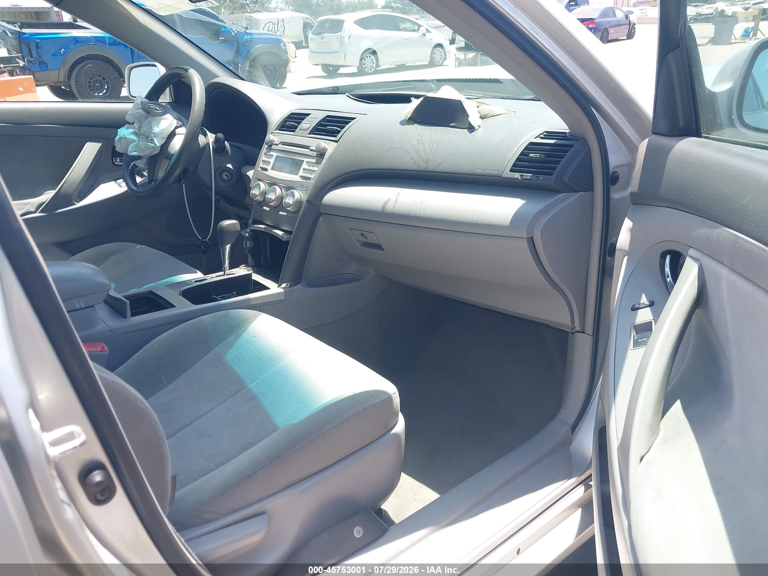 2010 Toyota Camry Le Silver vin: 4T4BF3EKXAR024031