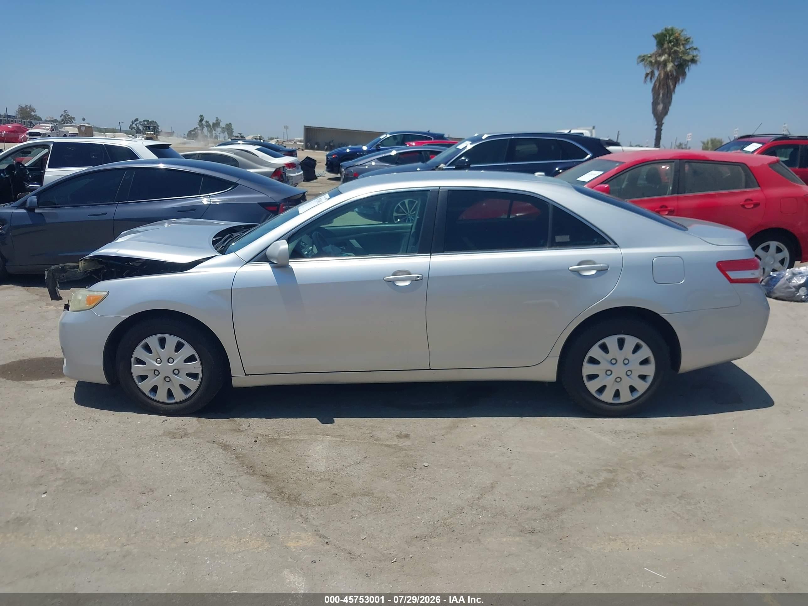 2010 Toyota Camry Le Silver vin: 4T4BF3EKXAR024031