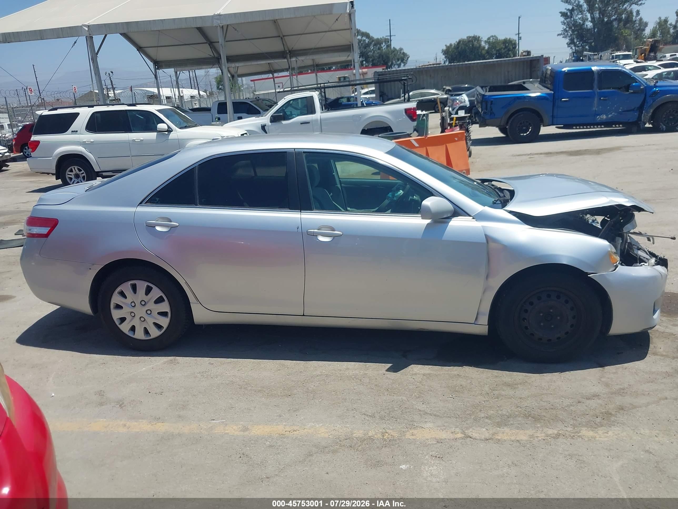 2010 Toyota Camry Le Silver vin: 4T4BF3EKXAR024031