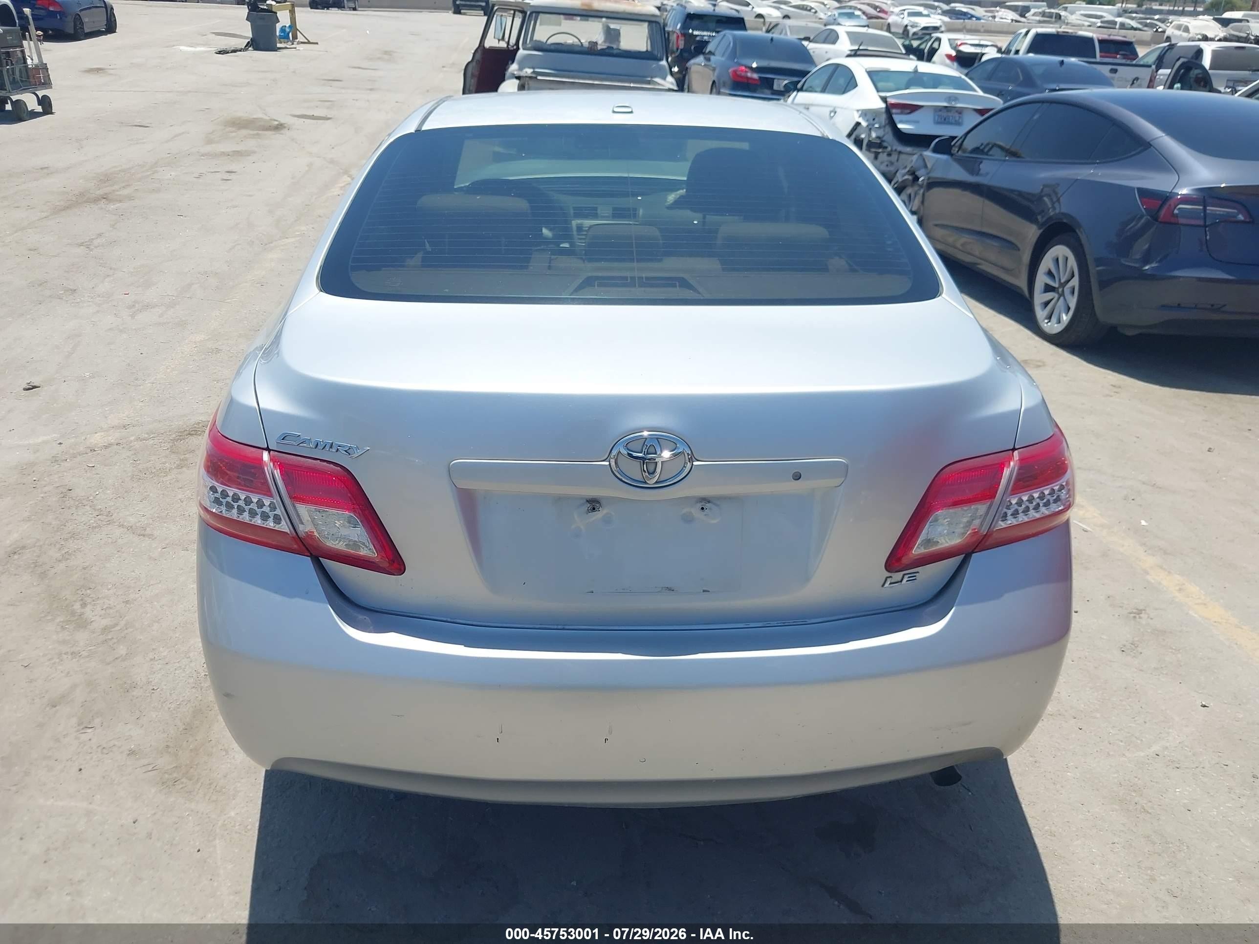 2010 Toyota Camry Le Silver vin: 4T4BF3EKXAR024031