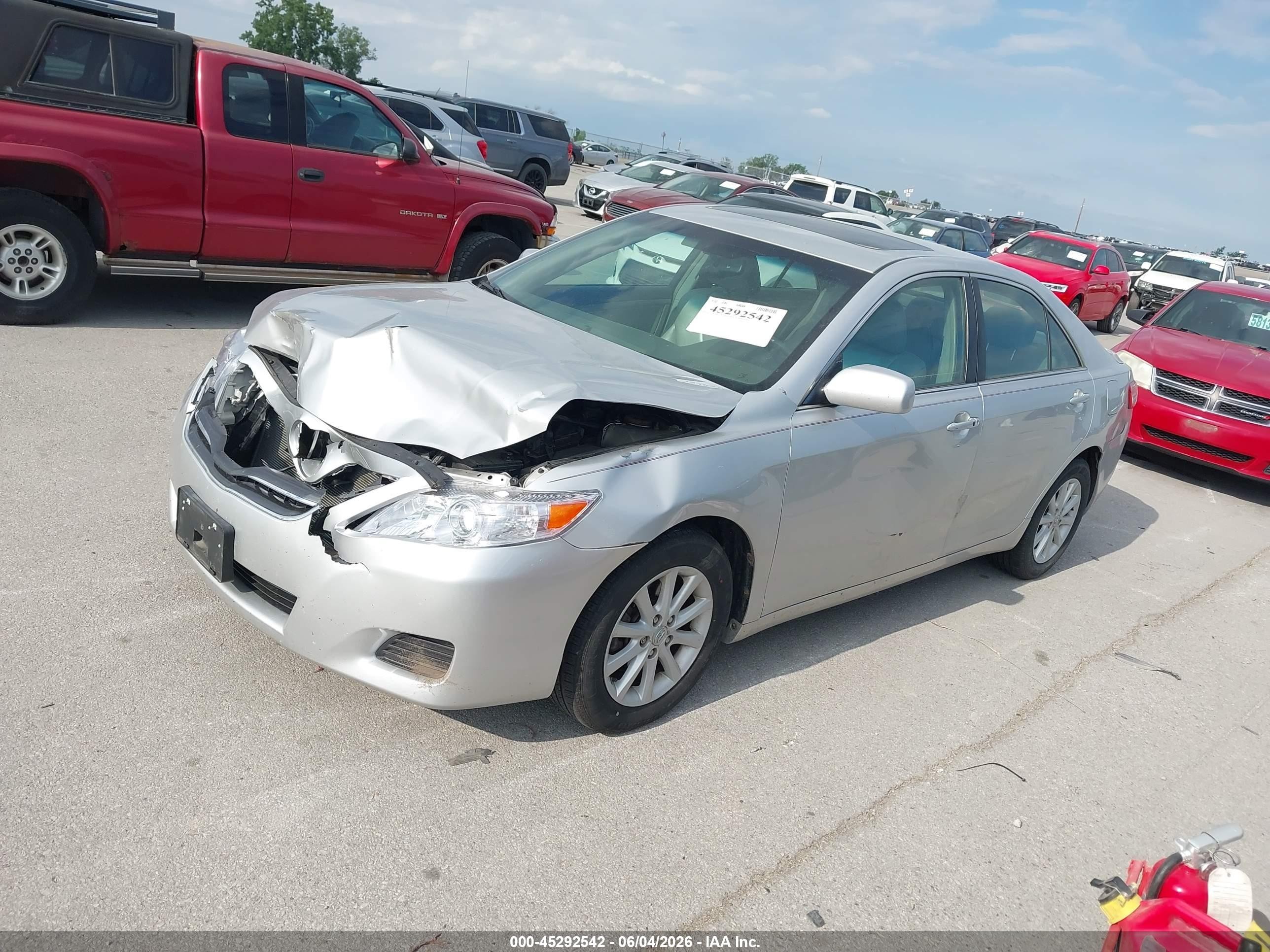 2010 Toyota Camry Xle Silver vin: 4T4BF3EKXAR026927