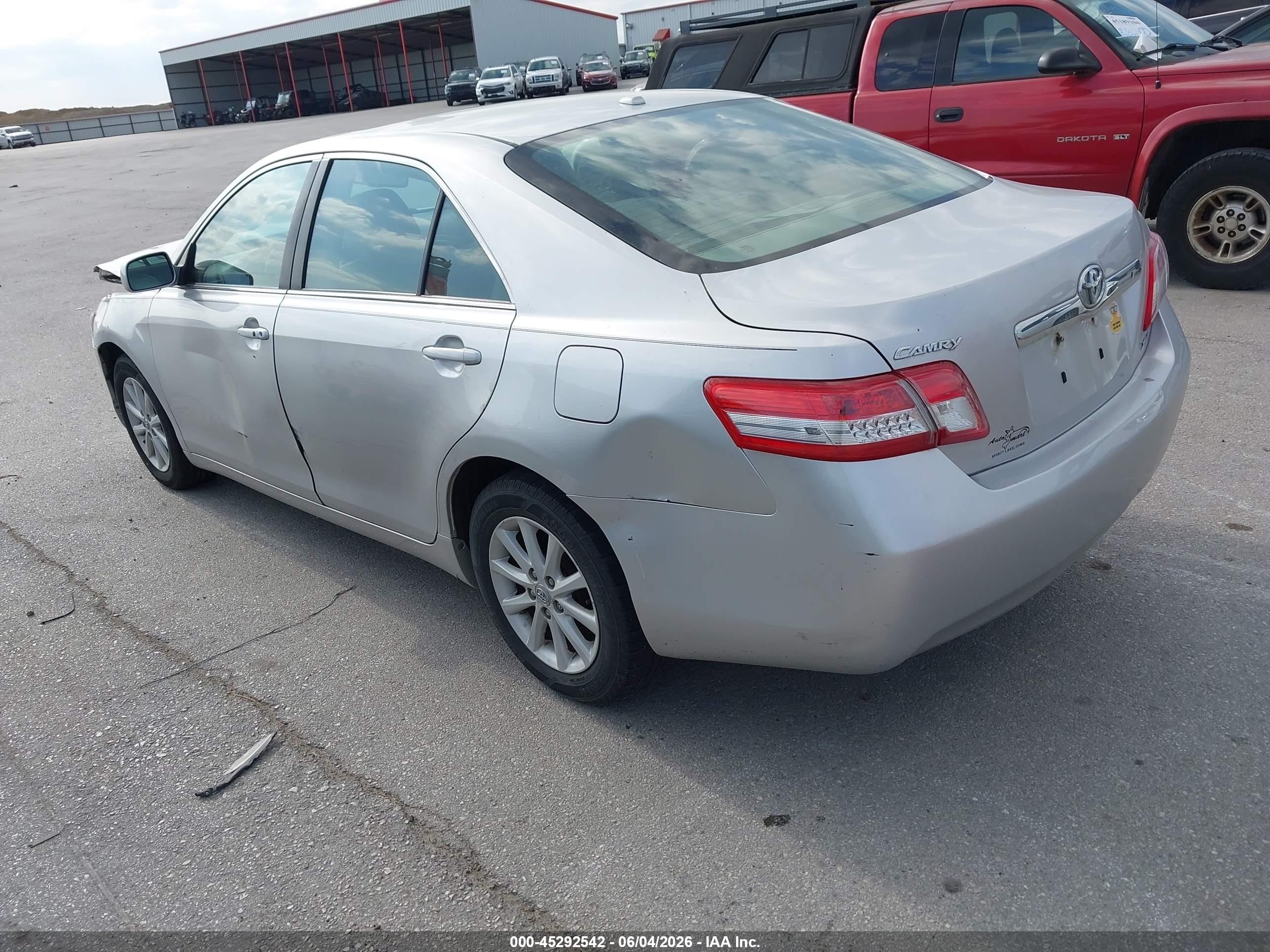 2010 Toyota Camry Xle Silver vin: 4T4BF3EKXAR026927