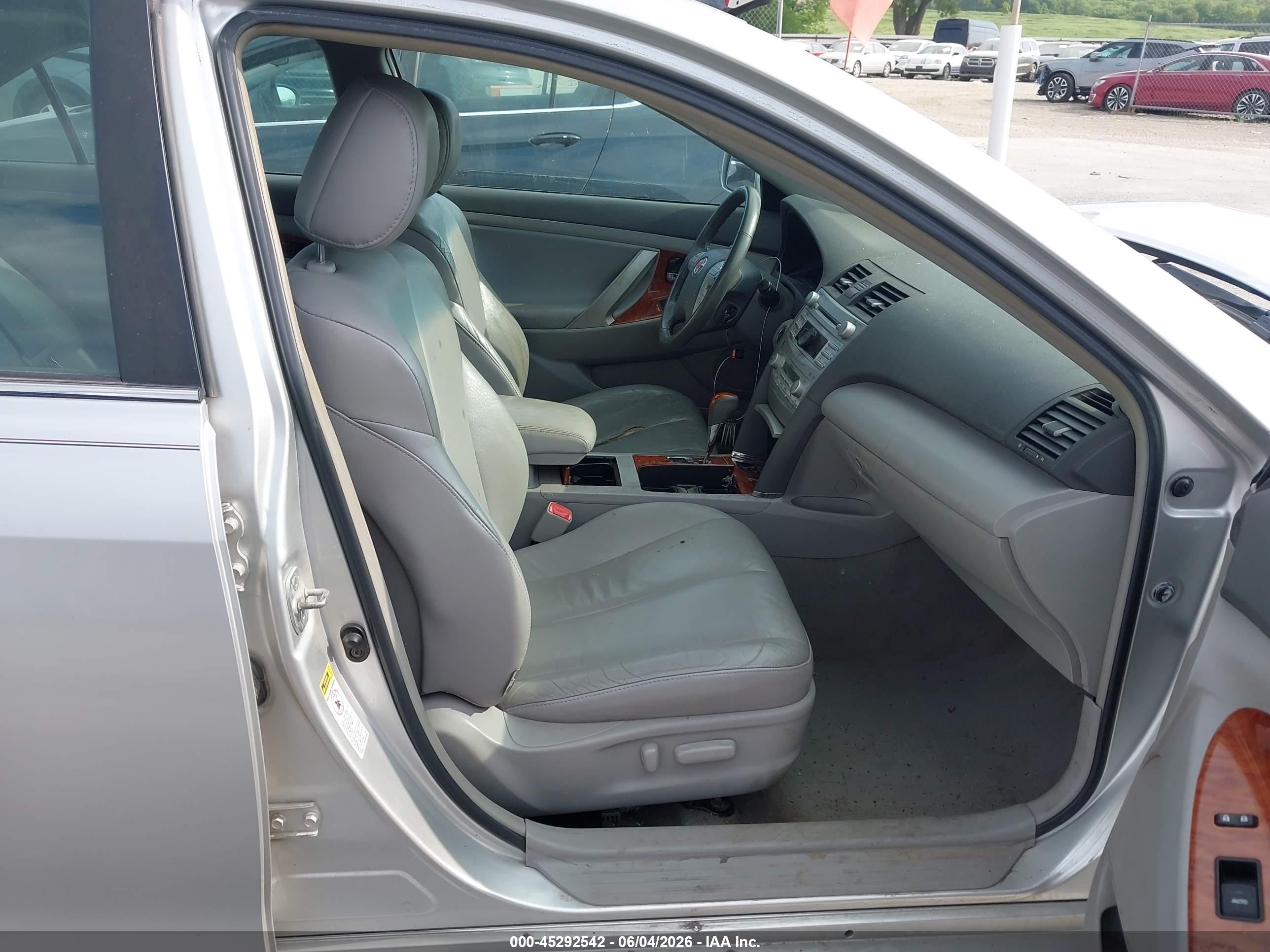 2010 Toyota Camry Xle Silver vin: 4T4BF3EKXAR026927
