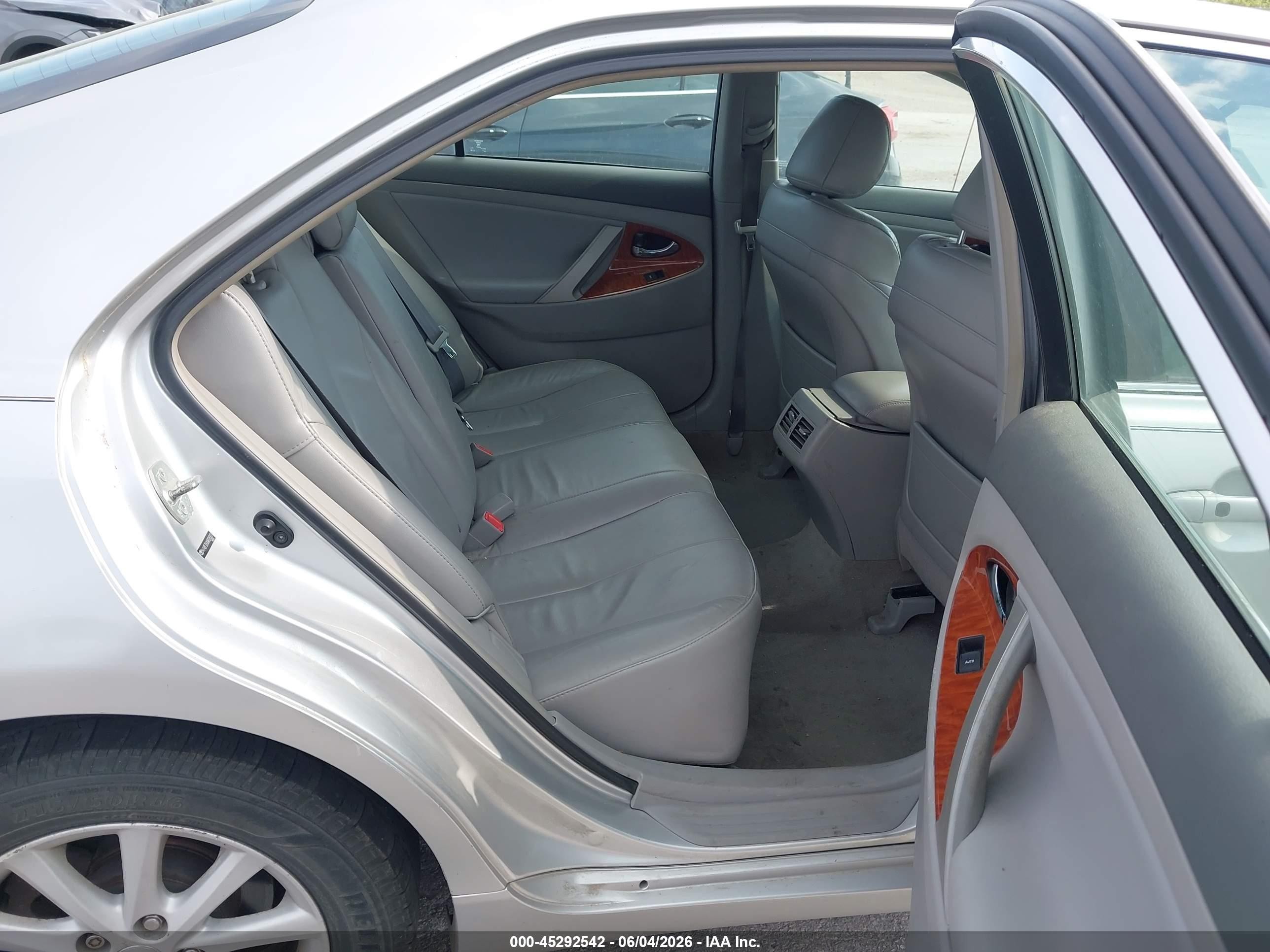2010 Toyota Camry Xle Silver vin: 4T4BF3EKXAR026927