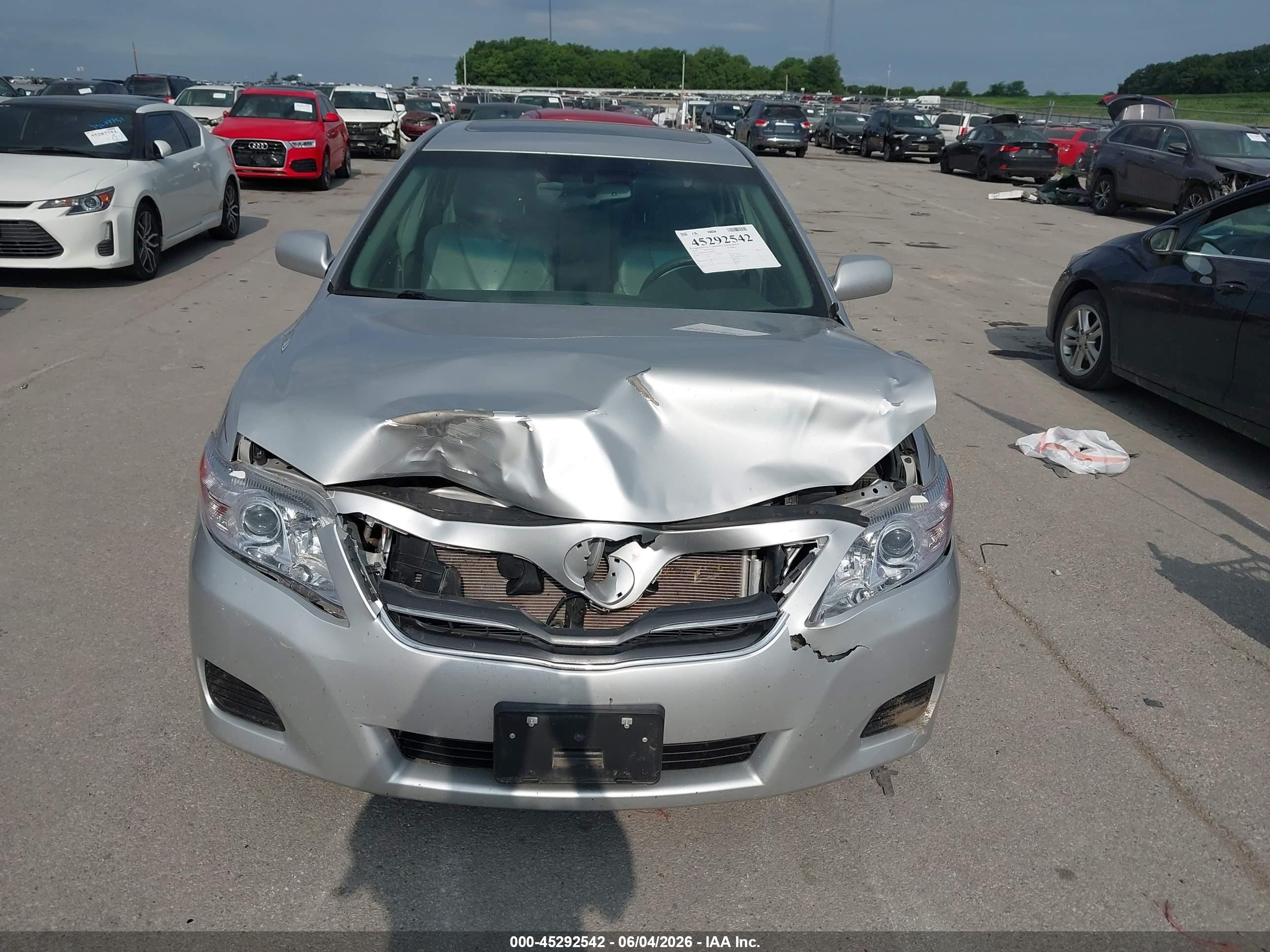 2010 Toyota Camry Xle Silver vin: 4T4BF3EKXAR026927