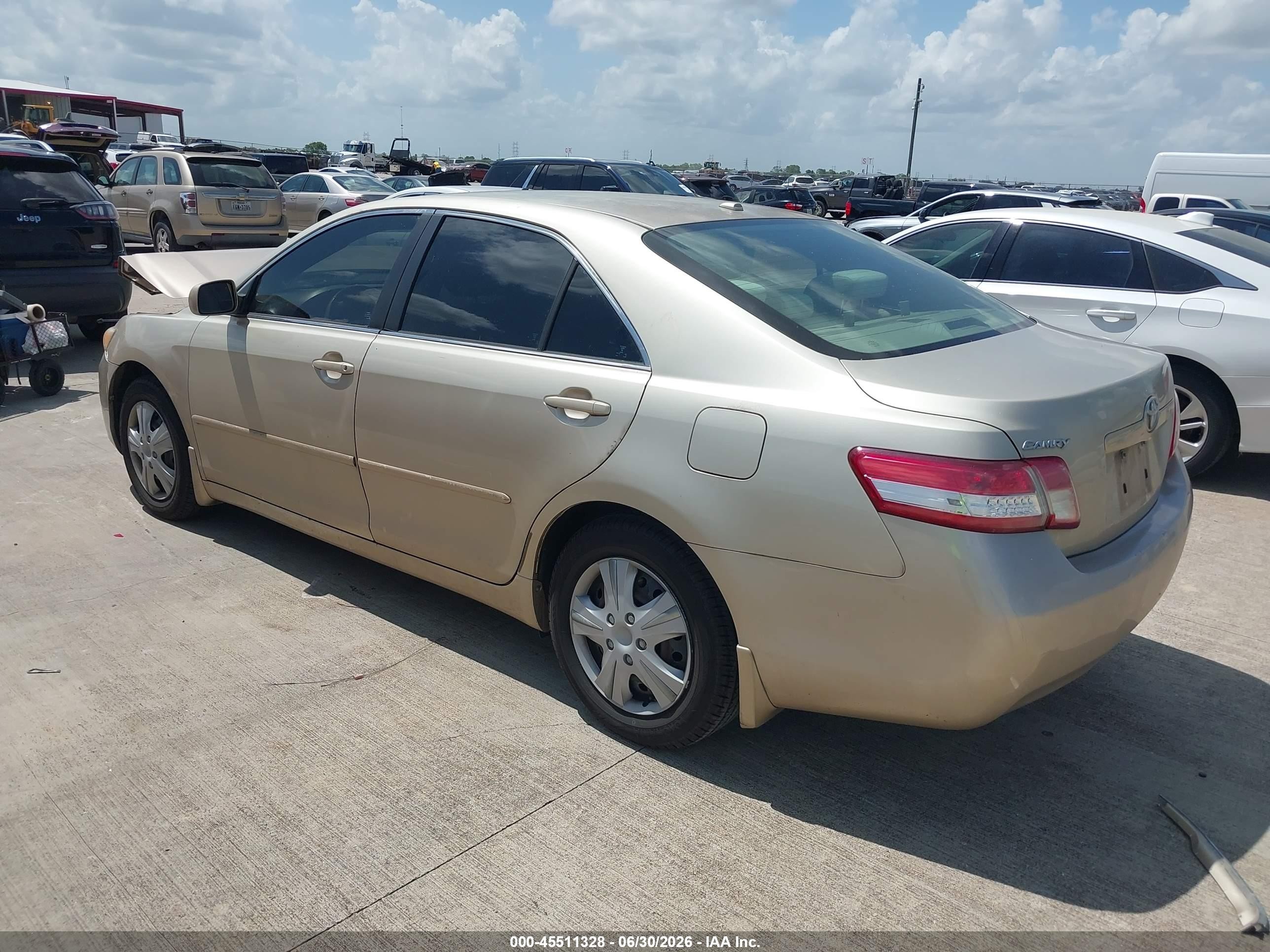 2010 Toyota Camry Le Gold vin: 4T4BF3EKXAR029102