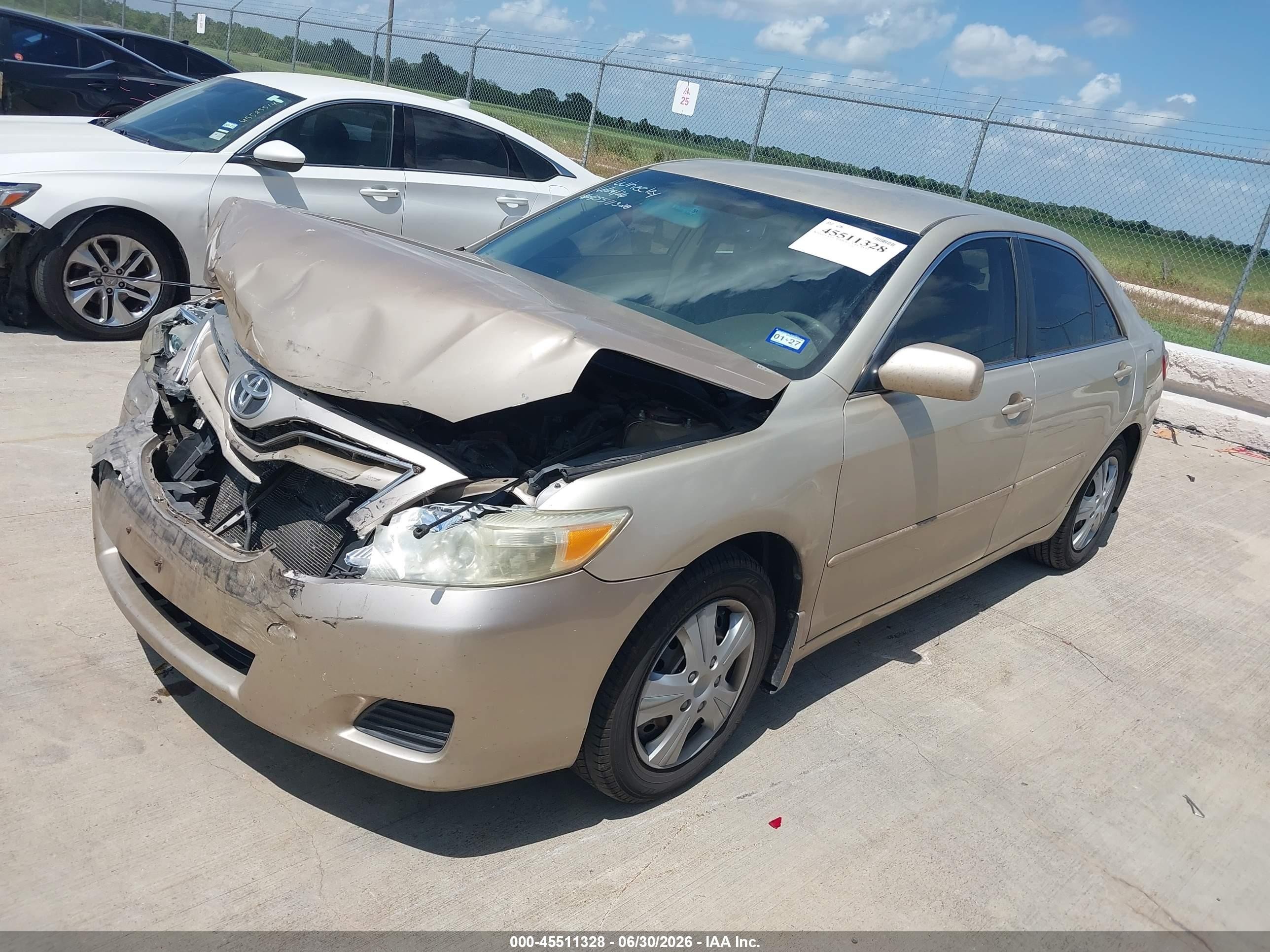 2010 Toyota Camry Le Gold vin: 4T4BF3EKXAR029102