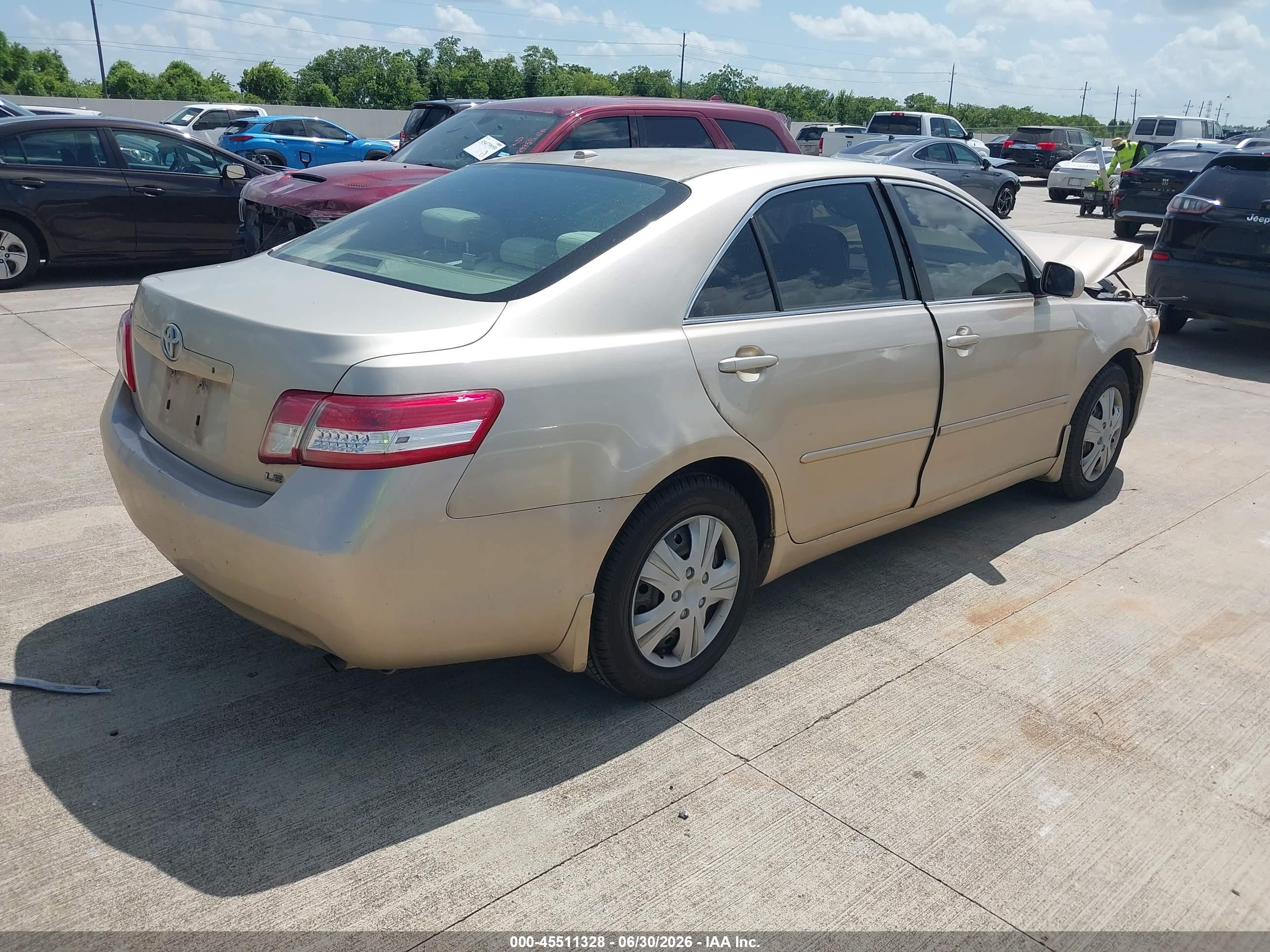 2010 Toyota Camry Le Gold vin: 4T4BF3EKXAR029102