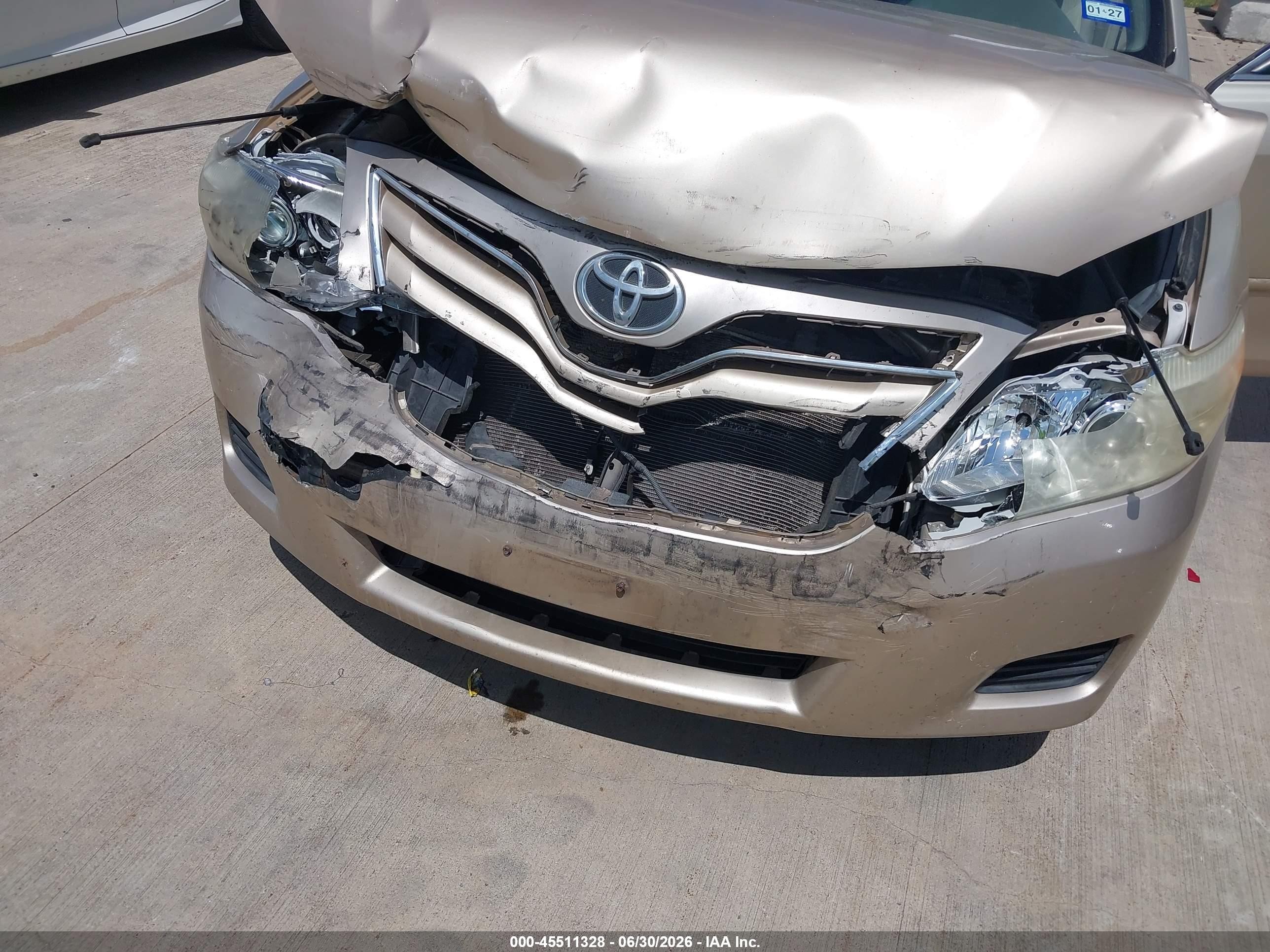 2010 Toyota Camry Le Gold vin: 4T4BF3EKXAR029102