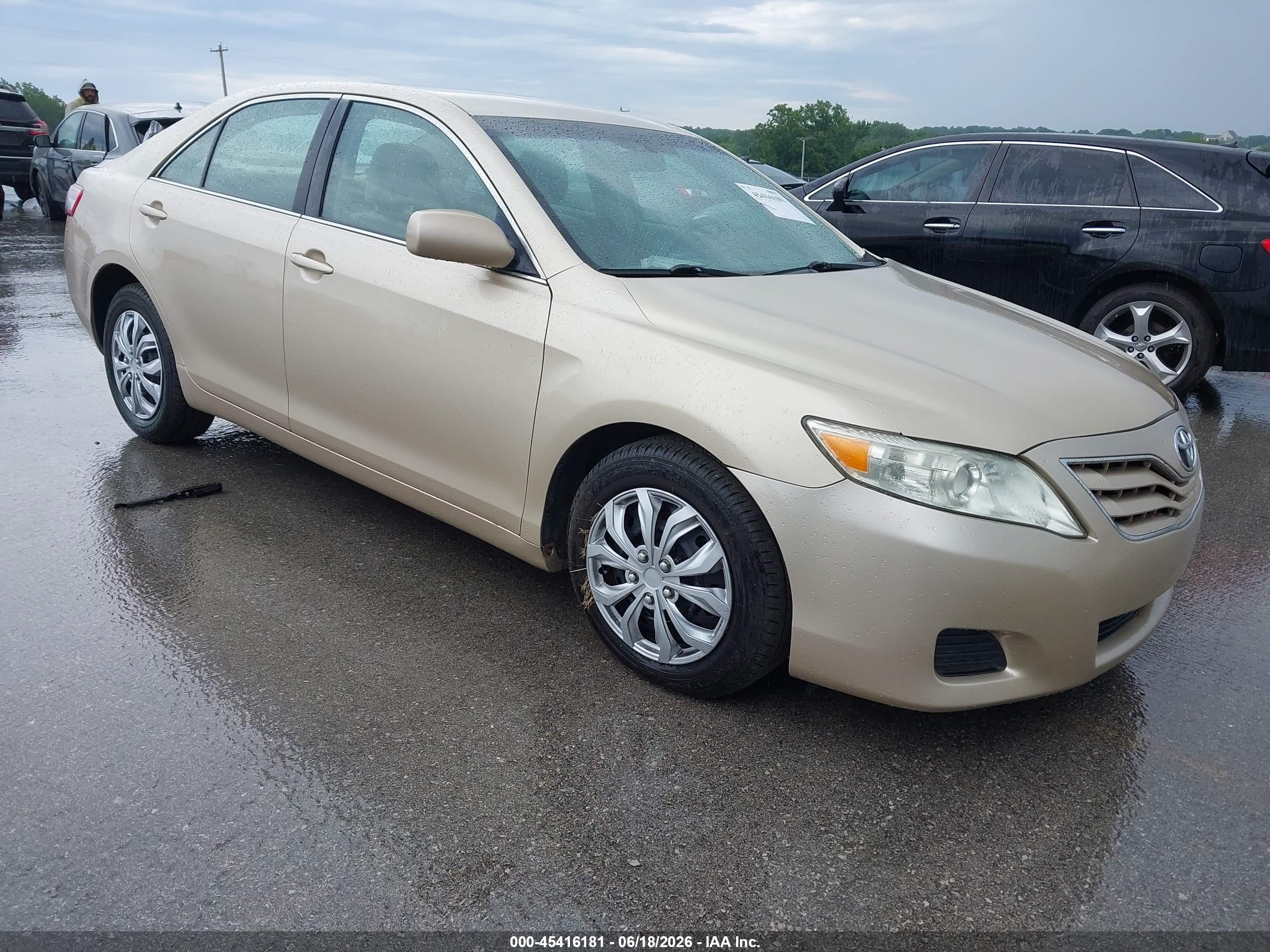 2010 Toyota Camry Le Champagne vin: 4T4BF3EKXAR032954