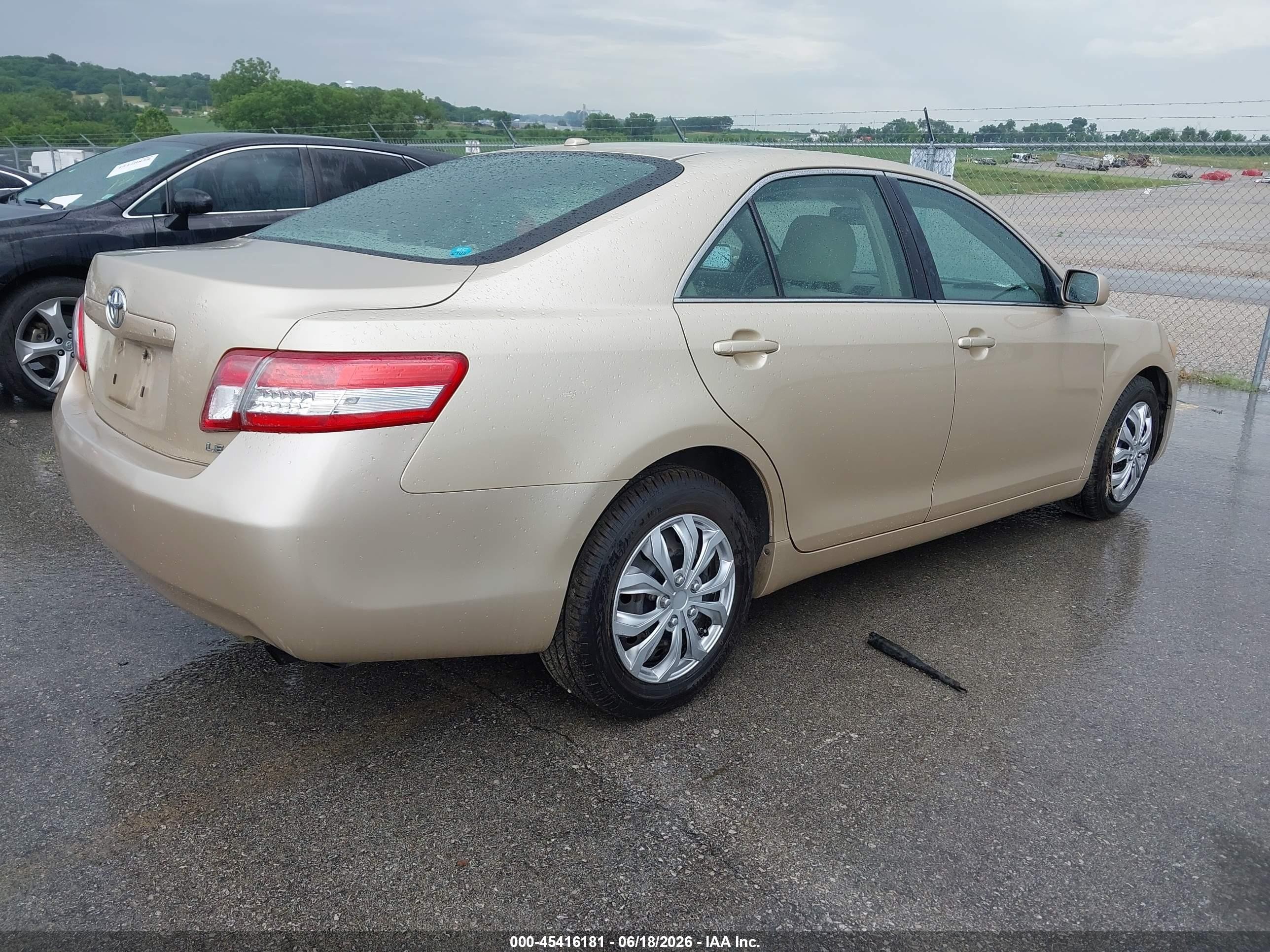2010 Toyota Camry Le Champagne vin: 4T4BF3EKXAR032954
