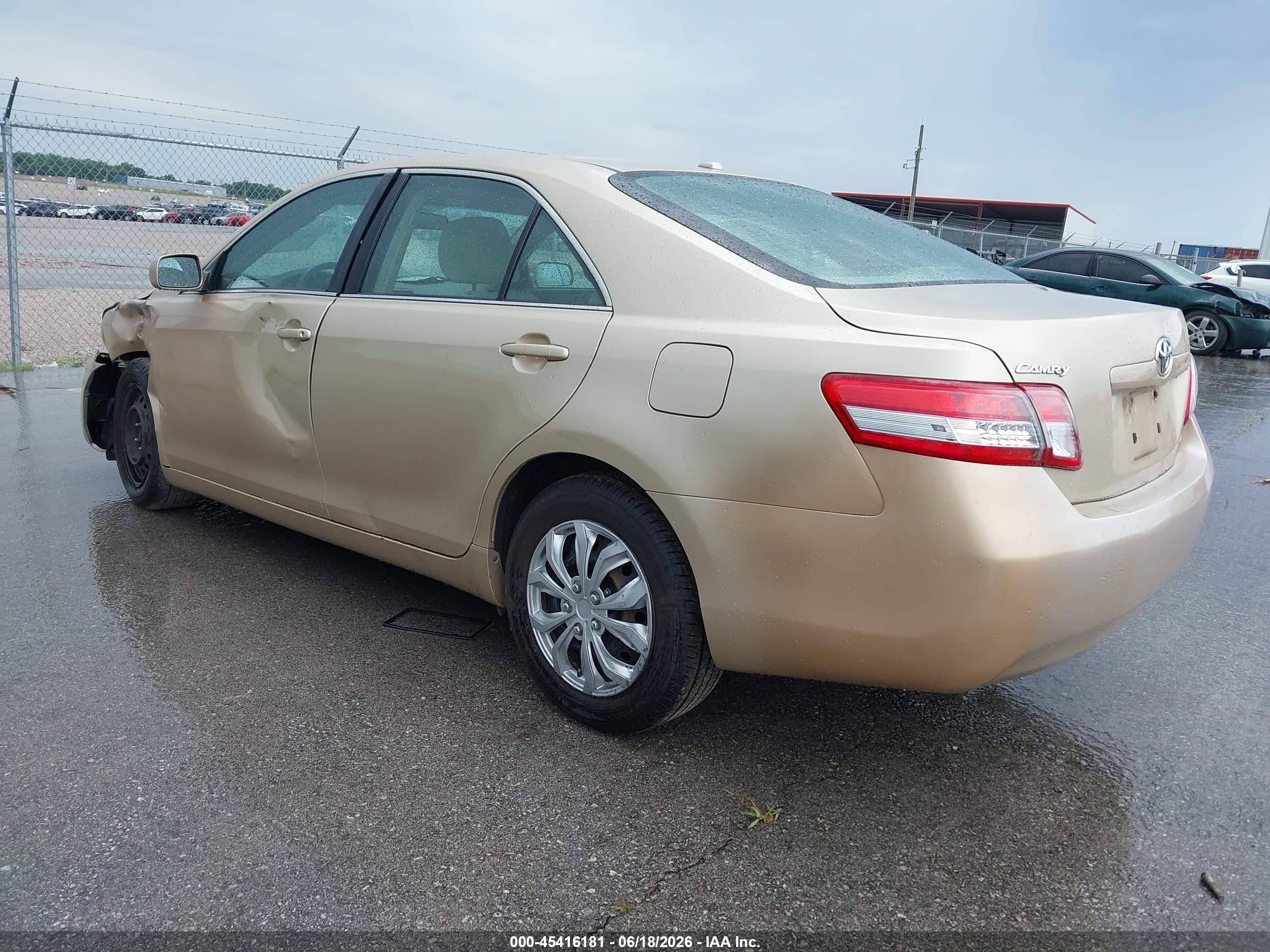 2010 Toyota Camry Le Champagne vin: 4T4BF3EKXAR032954